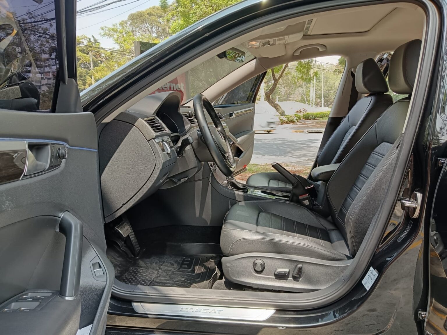Volkswagen-Passat-2016-817JKC (17)