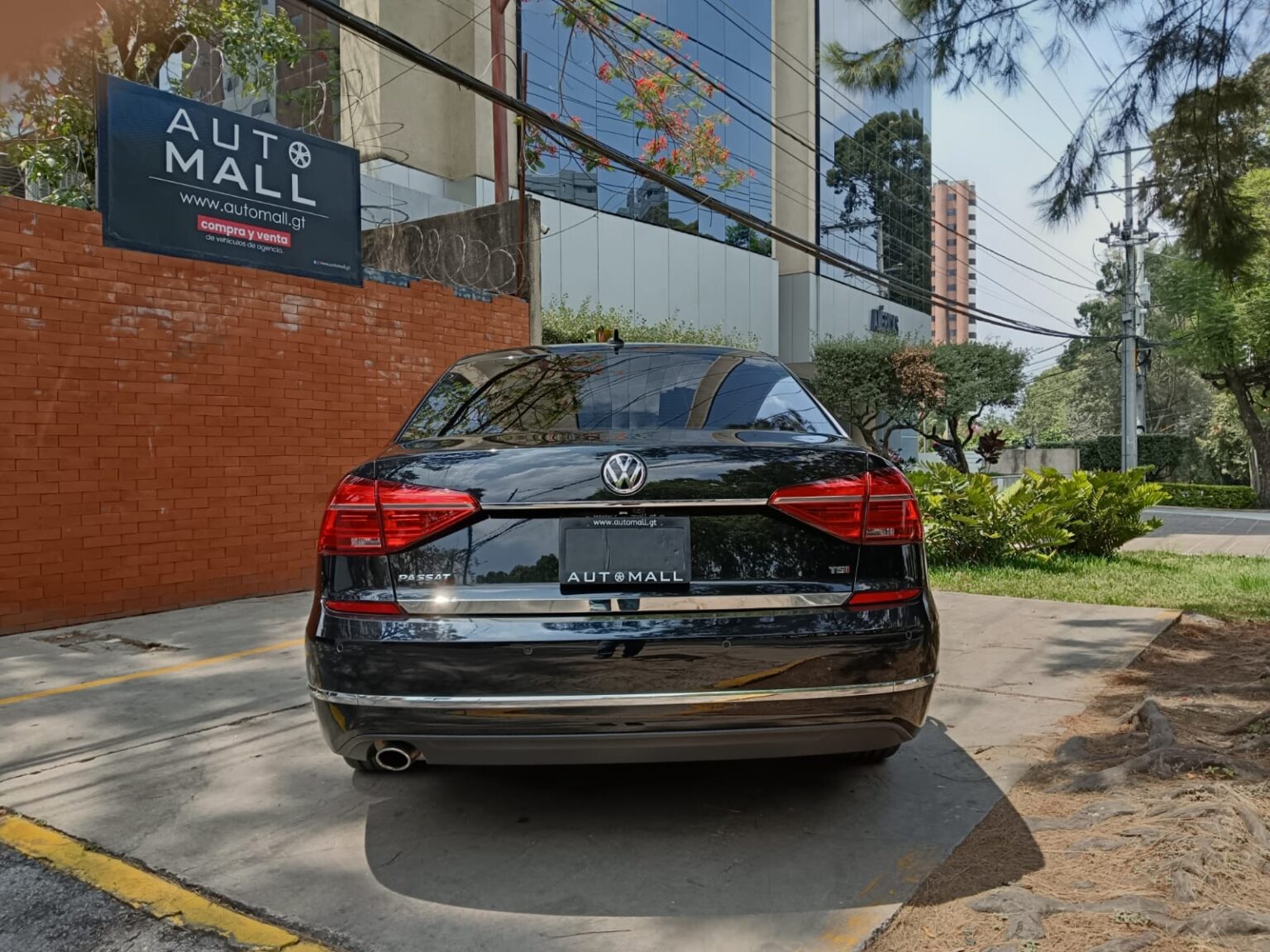 Volkswagen-Passat-2016-817JKC (18)