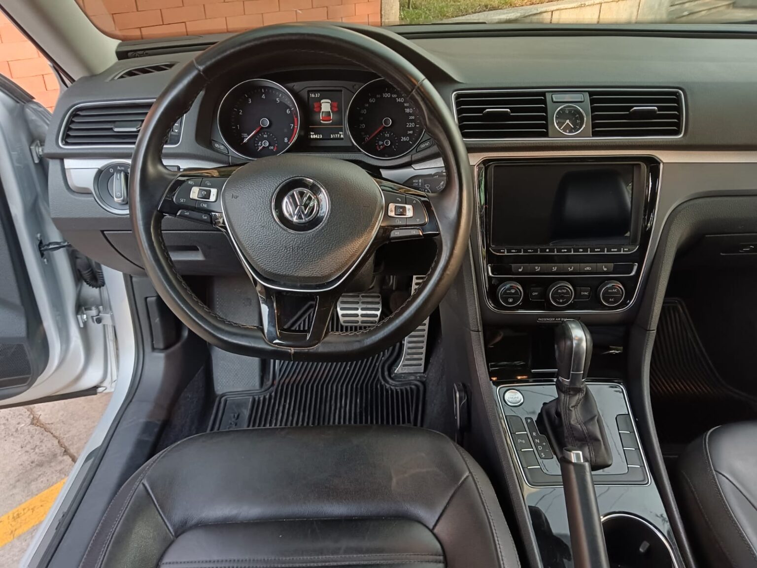 Volkswagen-Passat-RLine-2016-189JLP (10)