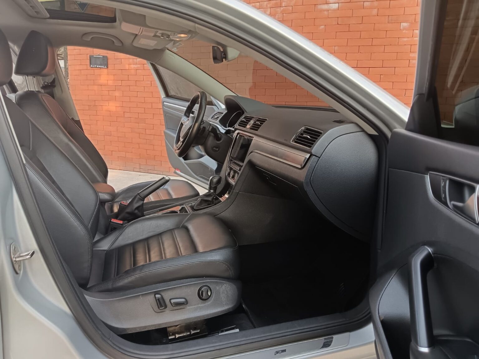 Volkswagen-Passat-RLine-2016-189JLP (9)