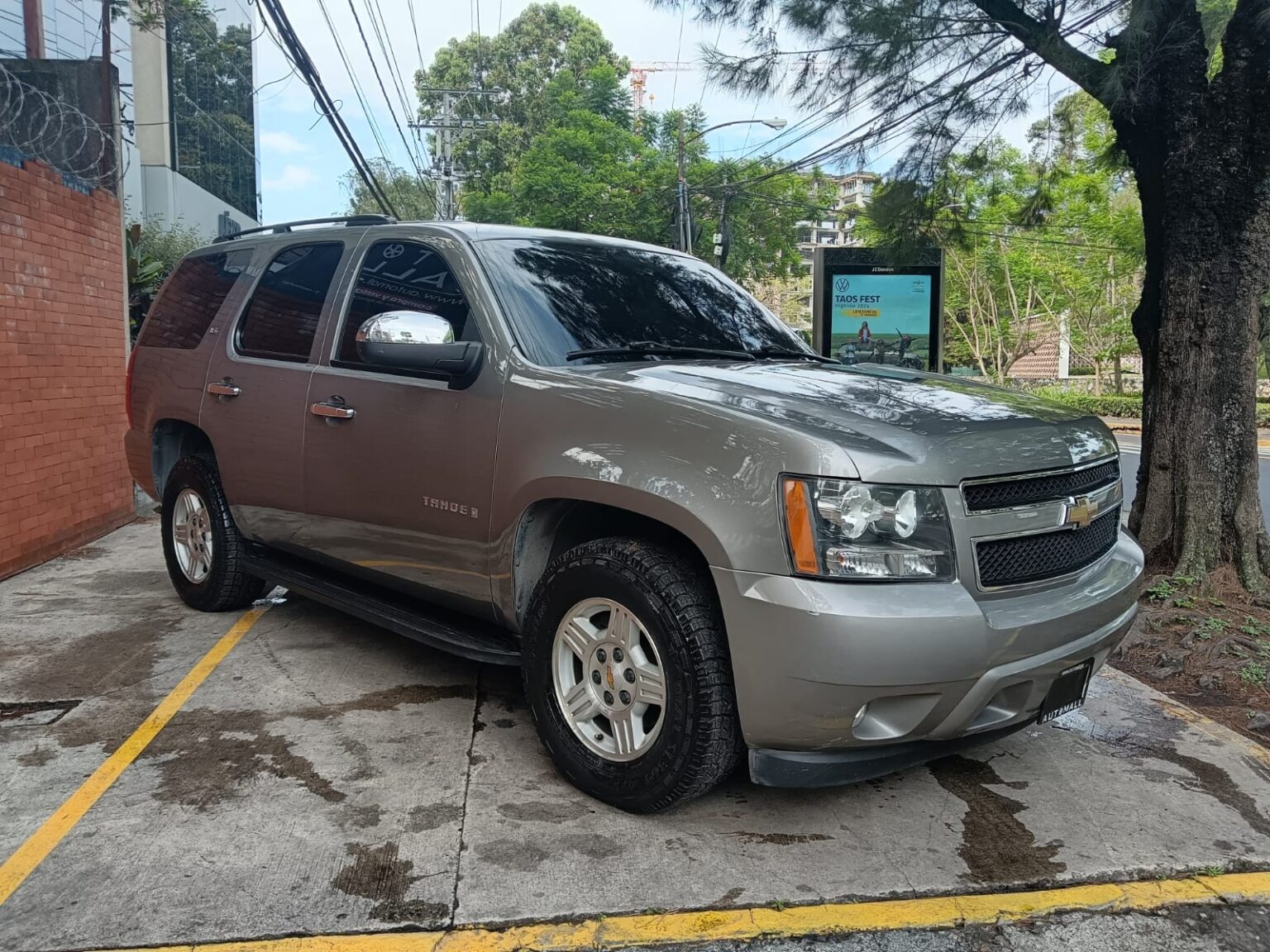 Chevrolet-Tahoe-LS-2008-248DPB (1)