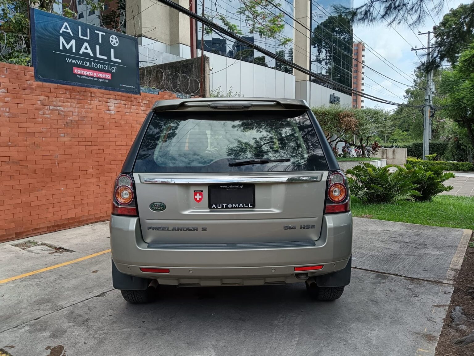 Land-Rover-Freelander-2013-604FNG (1)