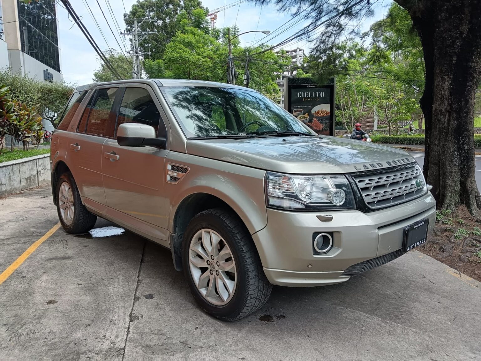 Land-Rover-Freelander-2013-604FNG (14)