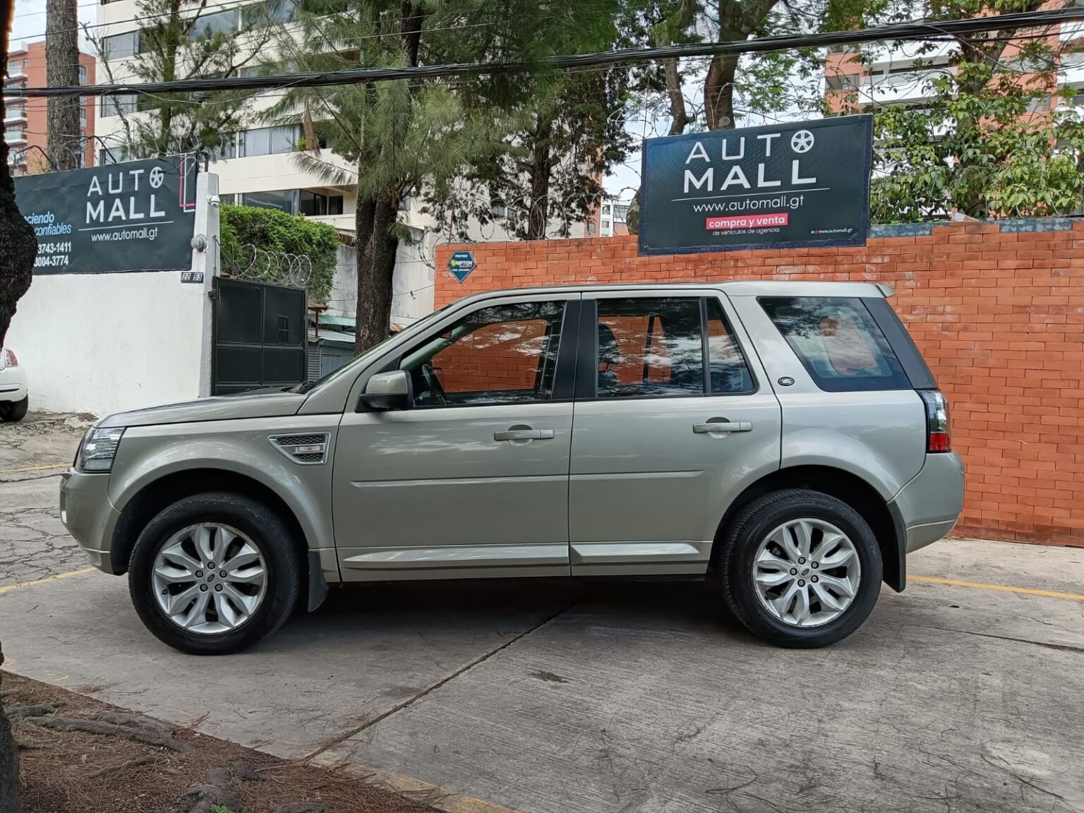 Land-Rover-Freelander-2013-604FNG (17)