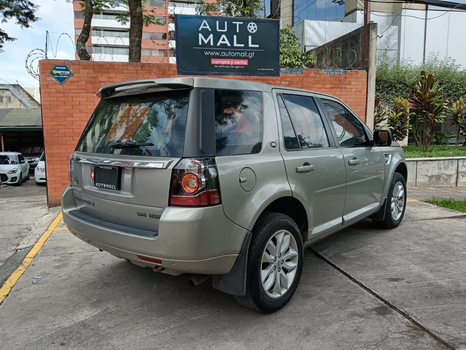 Land-Rover-Freelander-2013-604FNG (7)
