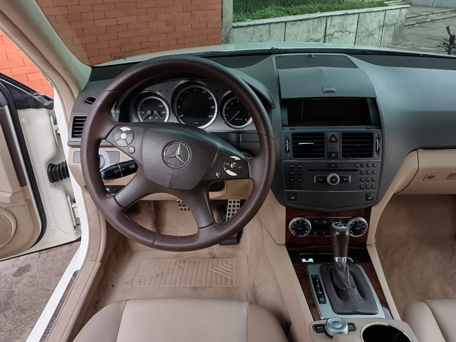 Merccedes-Benz-C300-AWD-2010-433LMR (10)