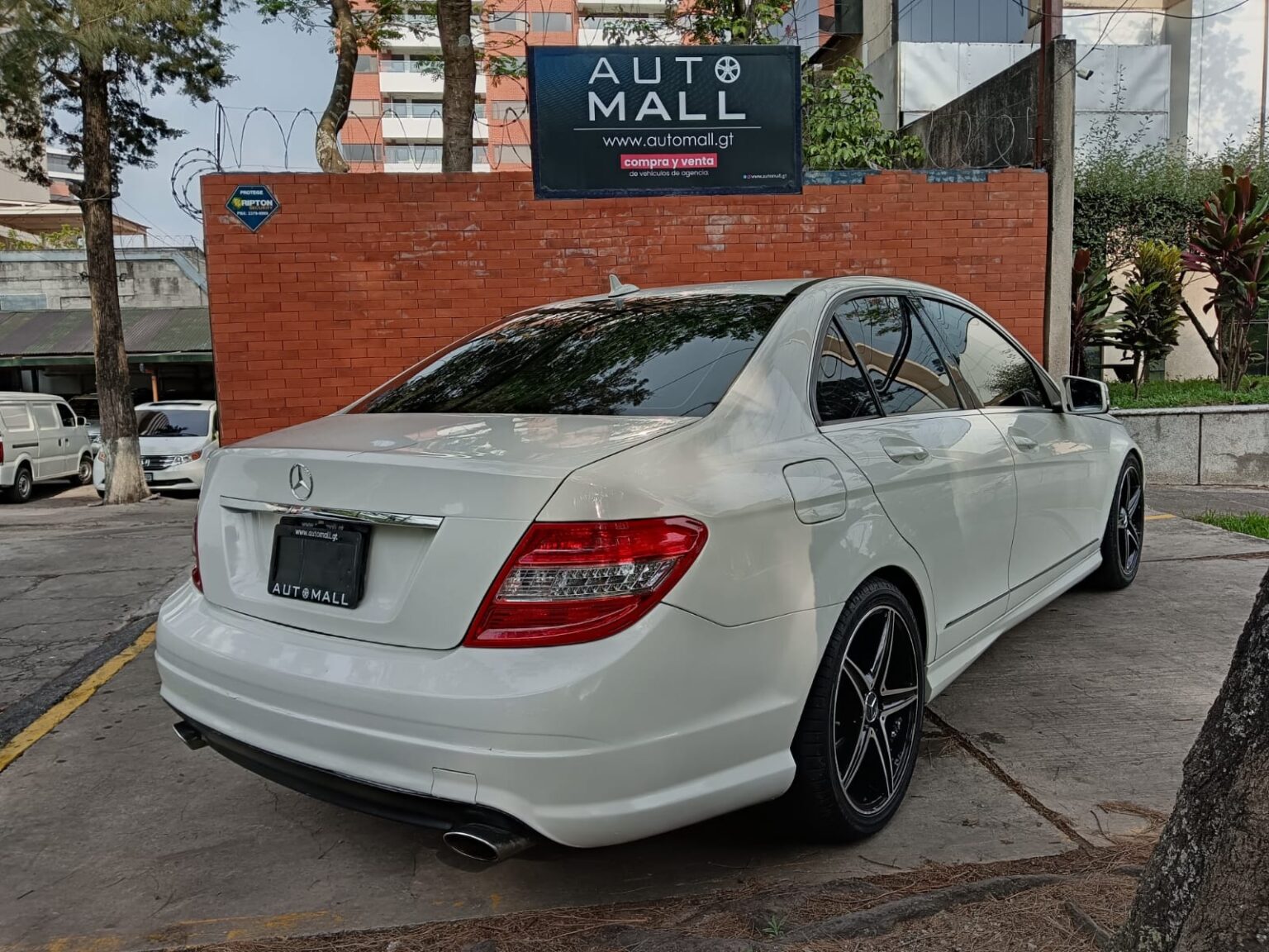 Merccedes-Benz-C300-AWD-2010-433LMR (13)