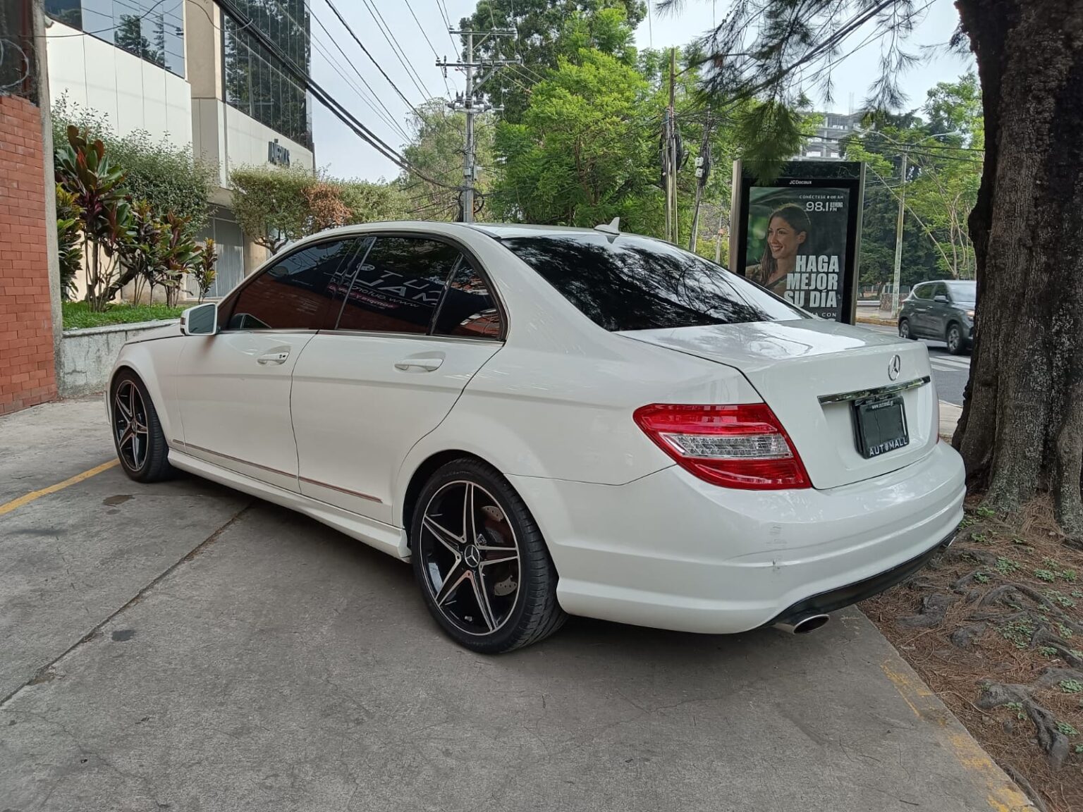 Merccedes-Benz-C300-AWD-2010-433LMR (15)