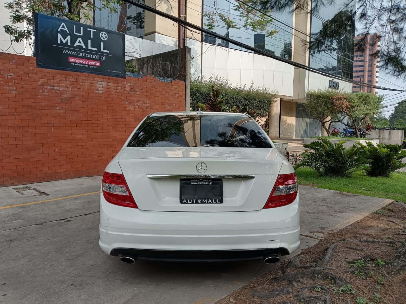 Merccedes-Benz-C300-AWD-2010-433LMR (16)