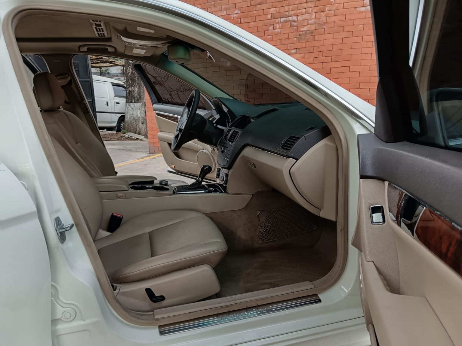 Merccedes-Benz-C300-AWD-2010-433LMR (8)