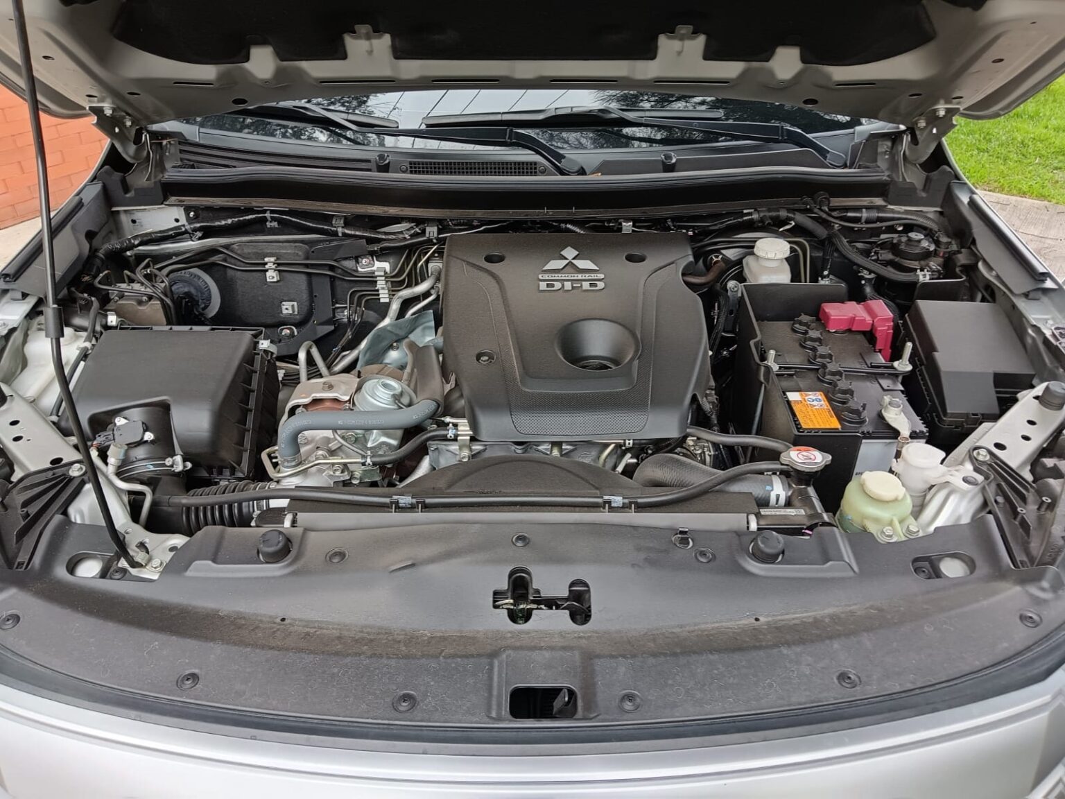 Mitsubishi-Montero-Sport-2024-107KRS (1)