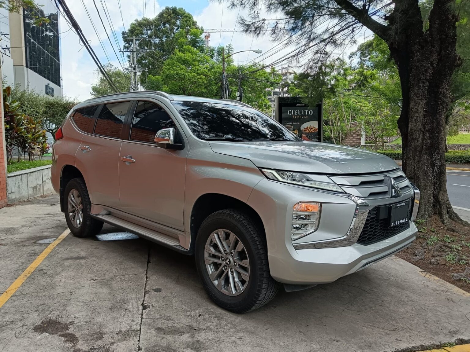 Mitsubishi-Montero-Sport-2024-107KRS (4)
