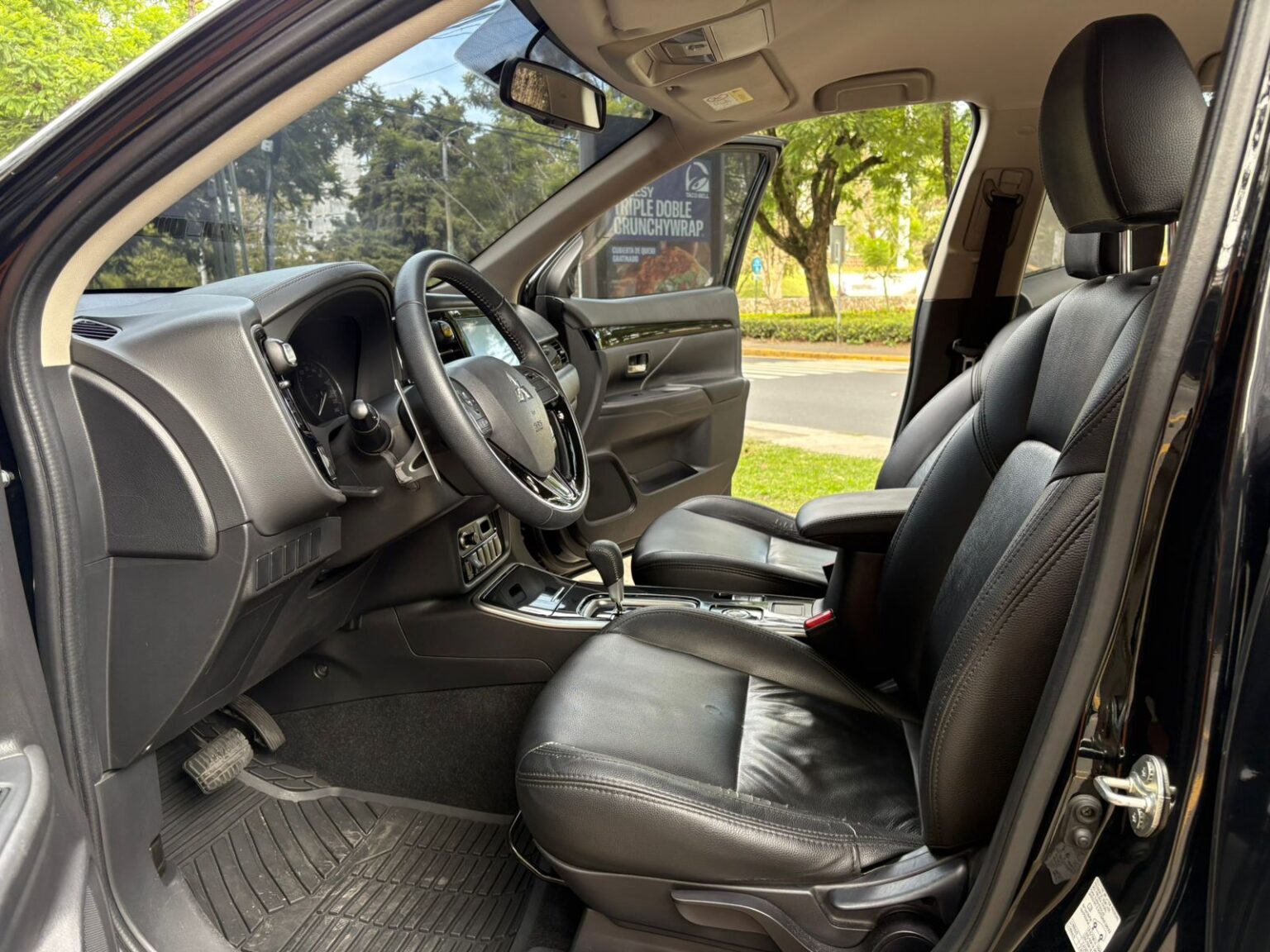 Mitsubishi-Outlander-4WD-2022-184JGF (11)