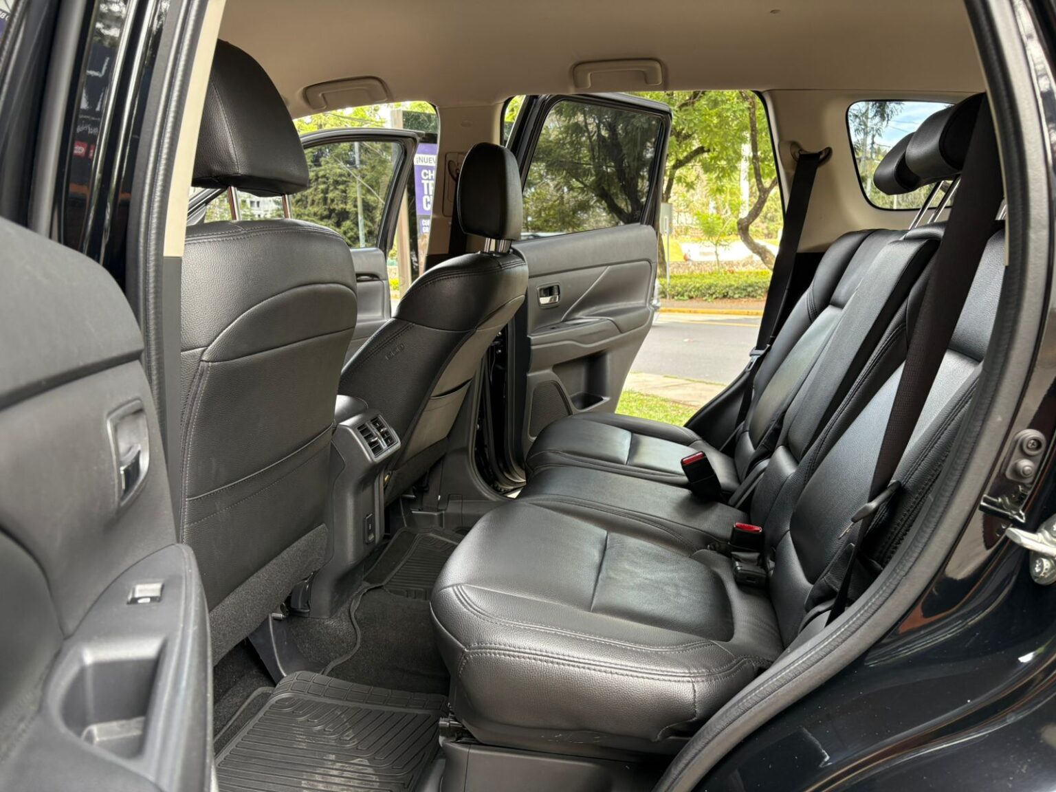 Mitsubishi-Outlander-4WD-2022-184JGF (9)