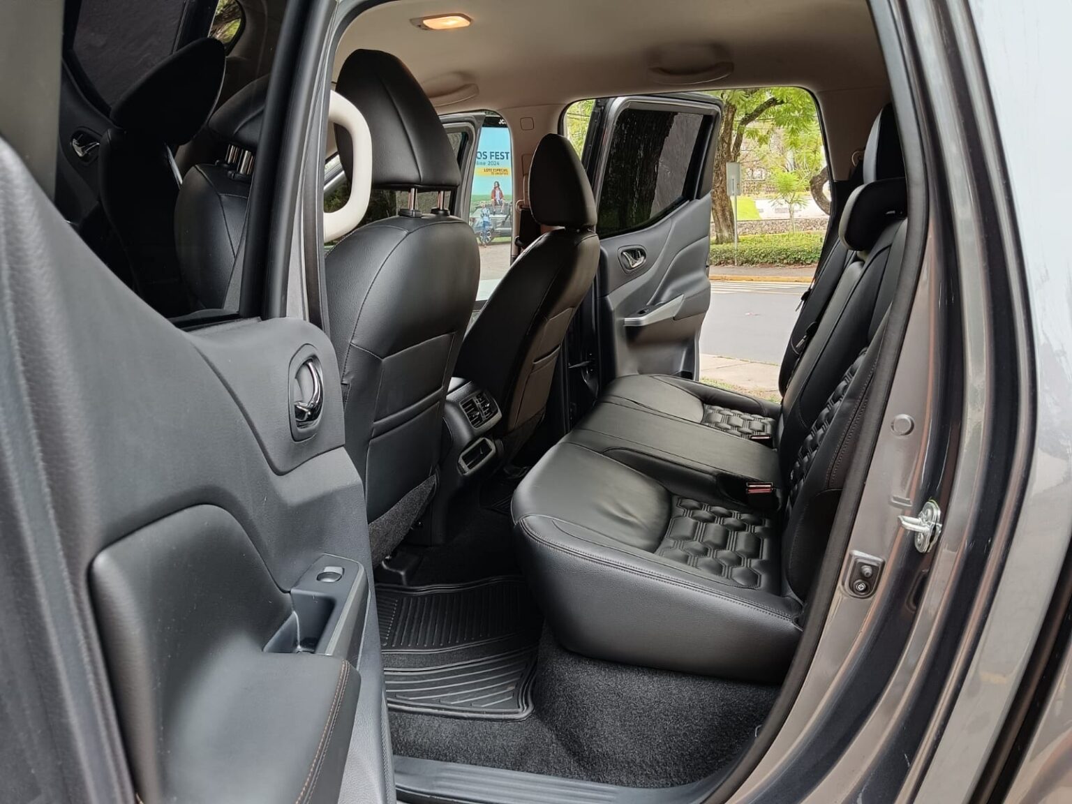 Nissan-Frontier-LE-2023-284JYY (10)