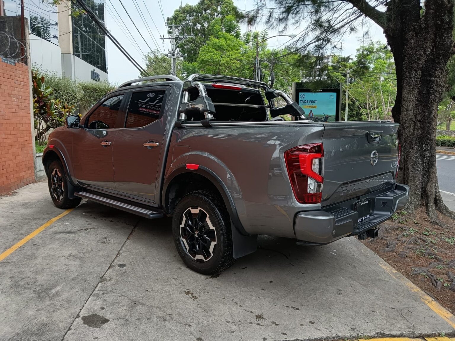 Nissan-Frontier-LE-2023-284JYY (15)