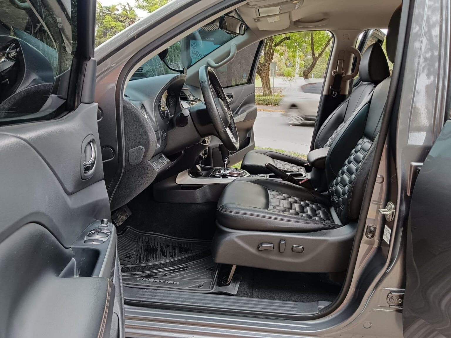 Nissan-Frontier-LE-2023-284JYY (16)