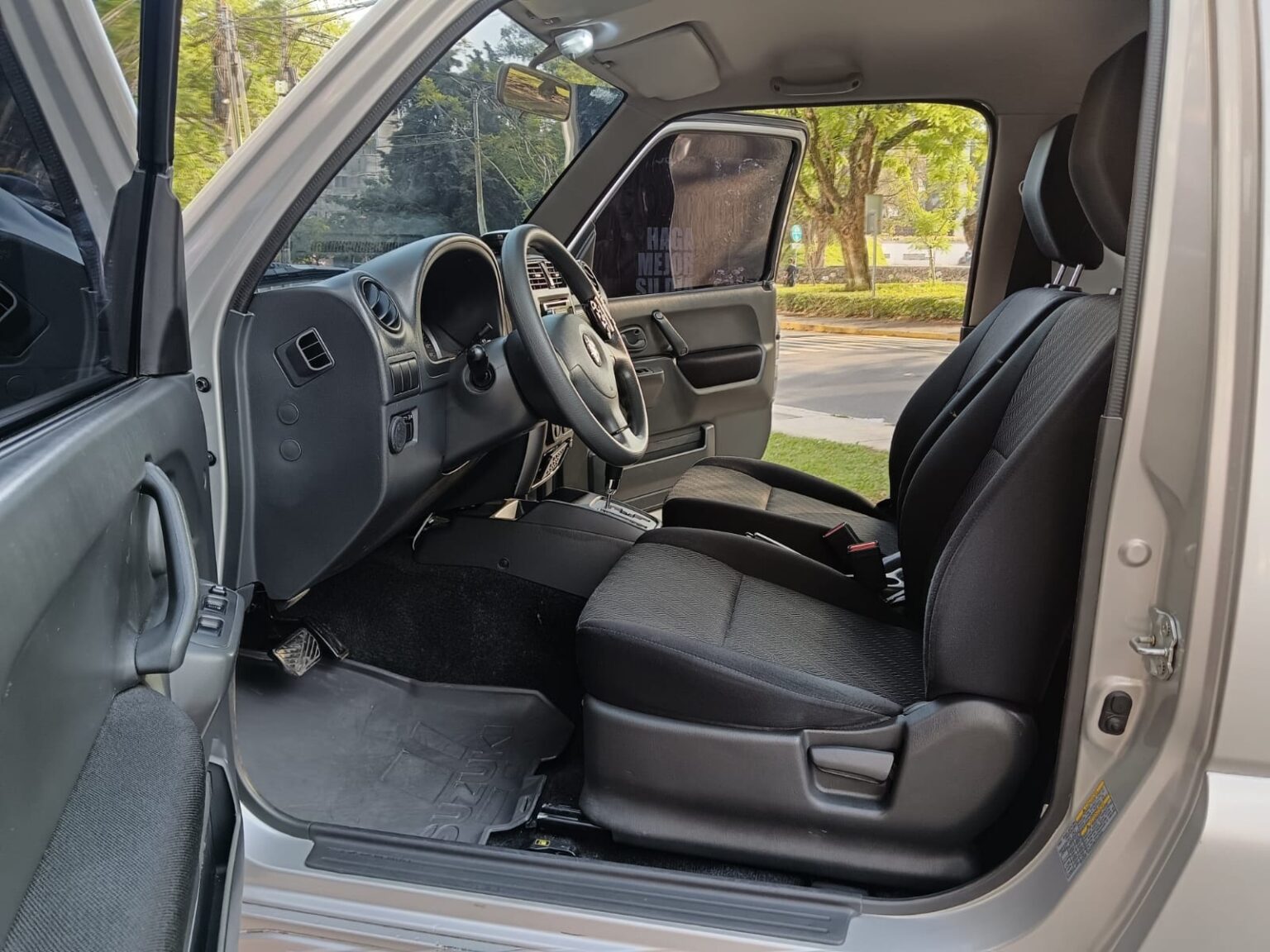Suzuki-Jimny-JLX-AT-2013-038FLT (14)