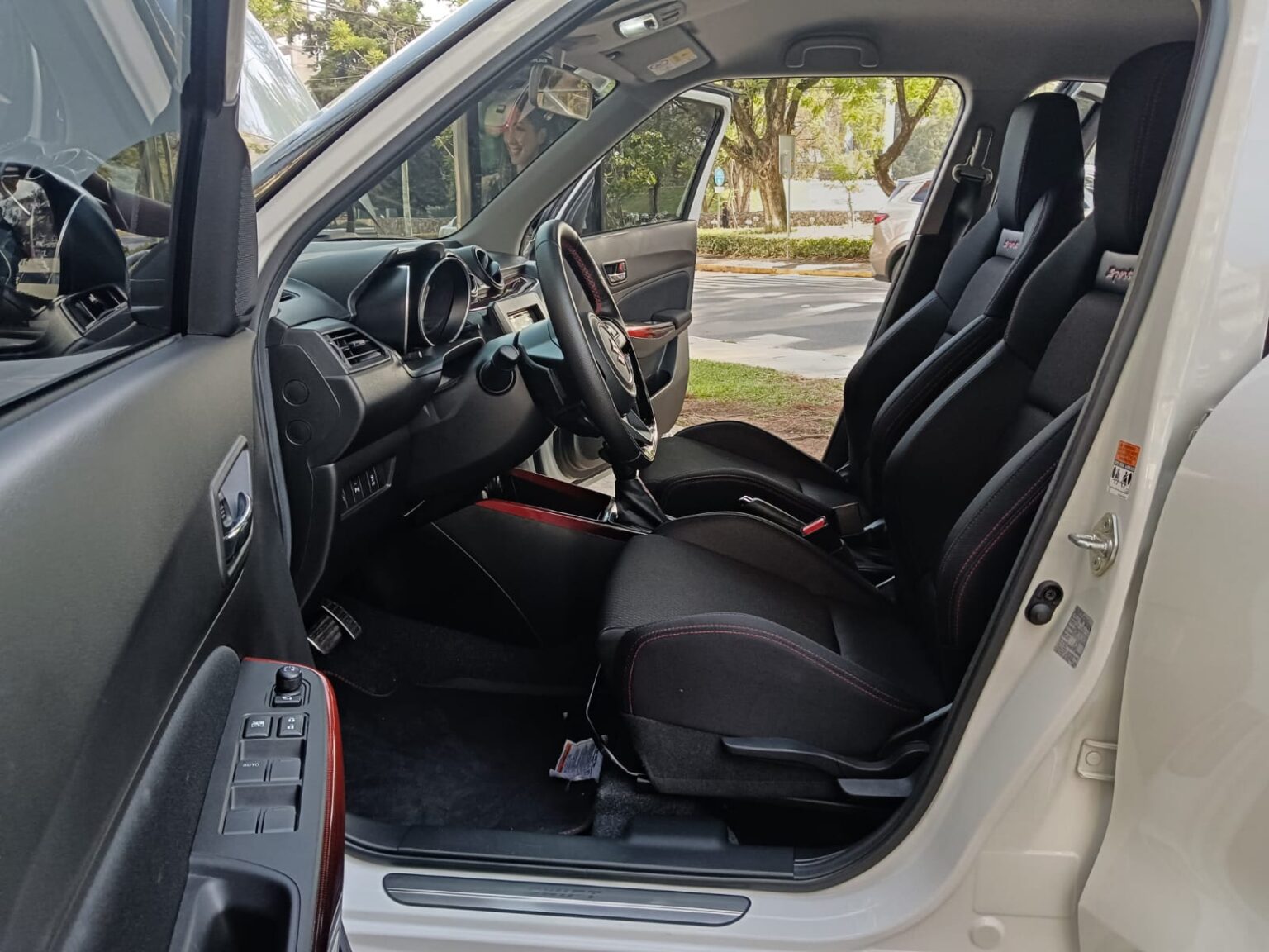 Suzuki-Swift-Sport-2024-415KWY (5)