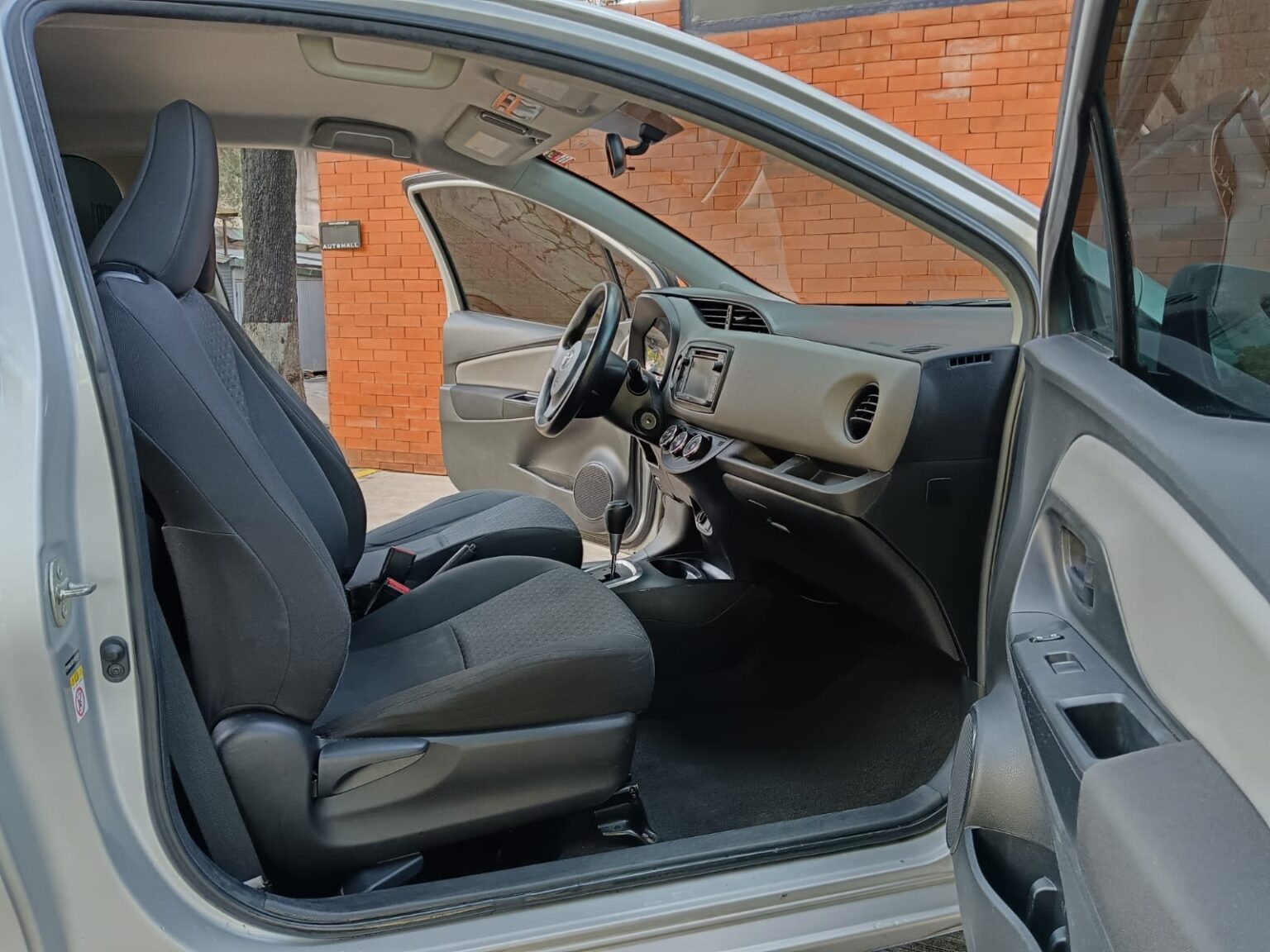 Toyota-Yaris-HB-AT-2015-590GDT (7)
