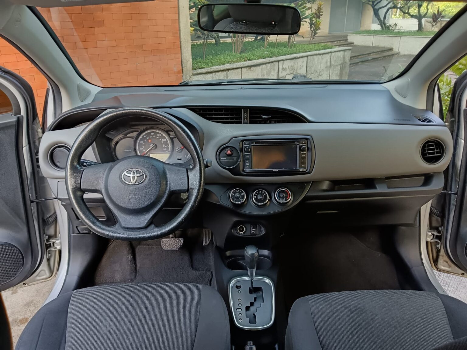 Toyota-Yaris-HB-AT-2015-590GDT (8)