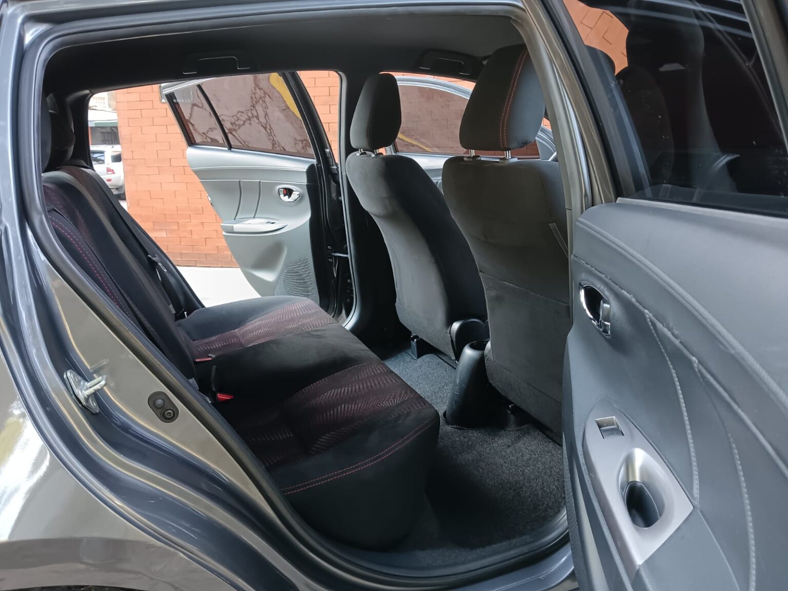 Toyota-Yaris-HB-MT-2018-944GXN (13)