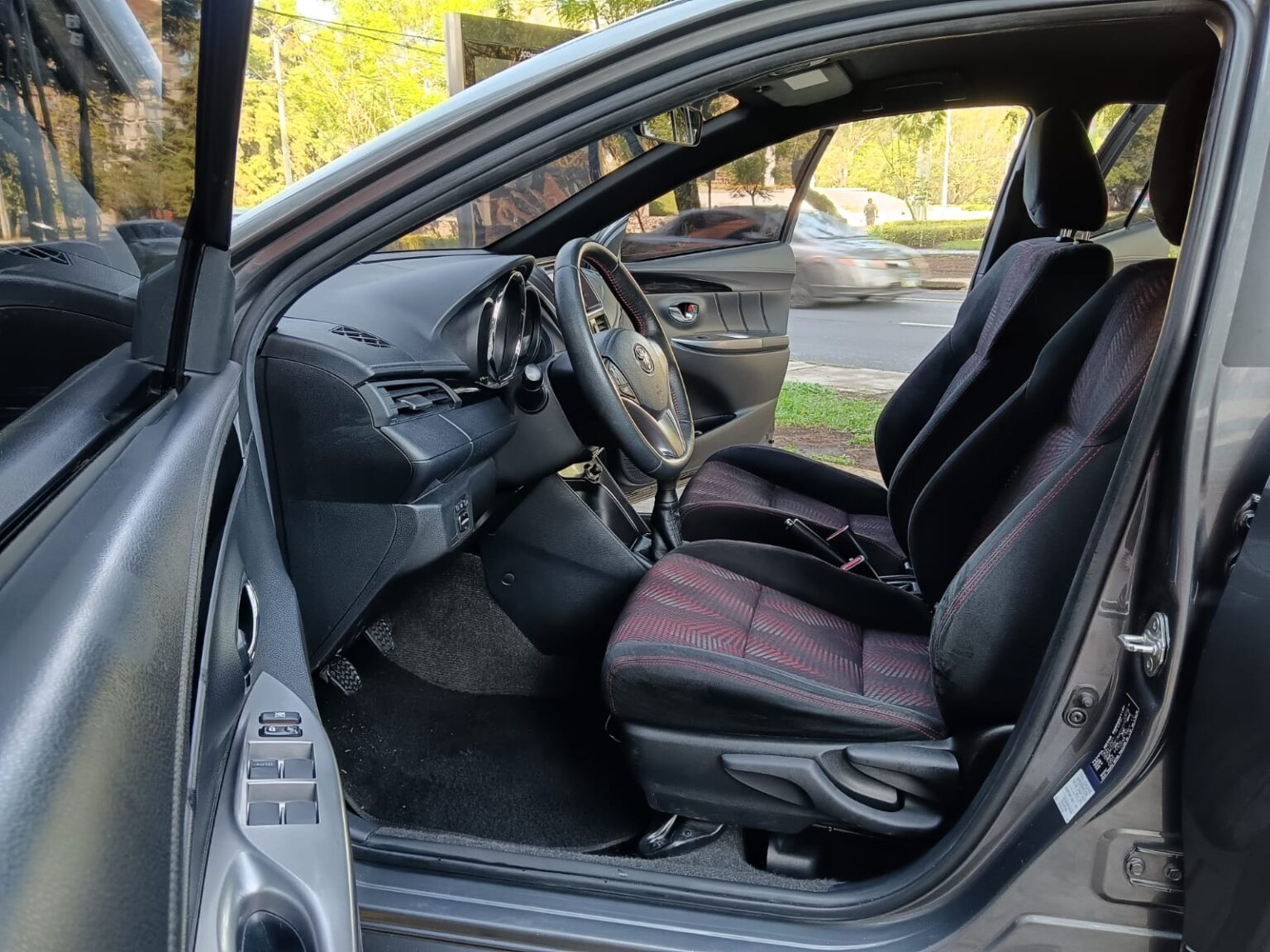 Toyota-Yaris-HB-MT-2018-944GXN (15)
