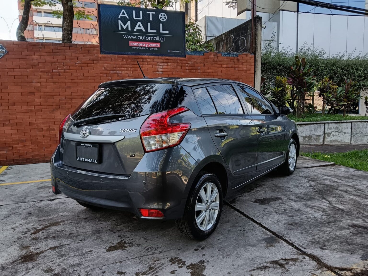 Toyota-Yaris-HB-MT-2018-944GXN (18)