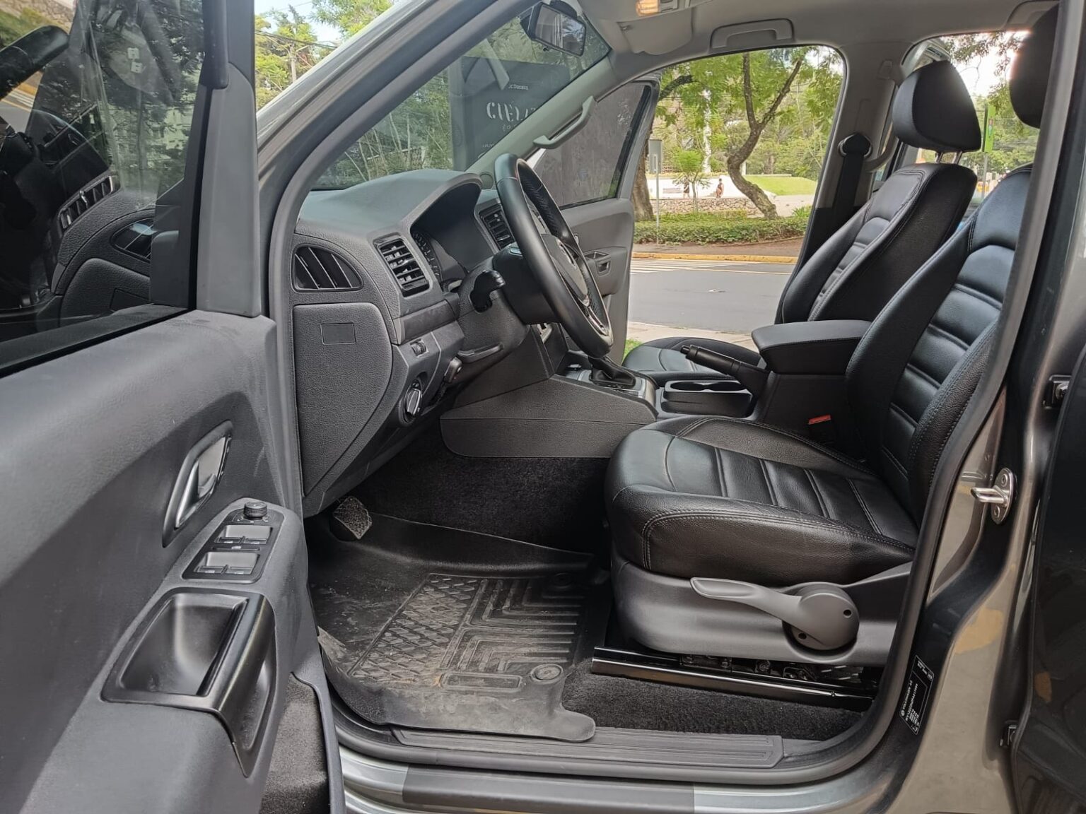 Volkswagen-Amarok-V6-2023-210KVG (15)
