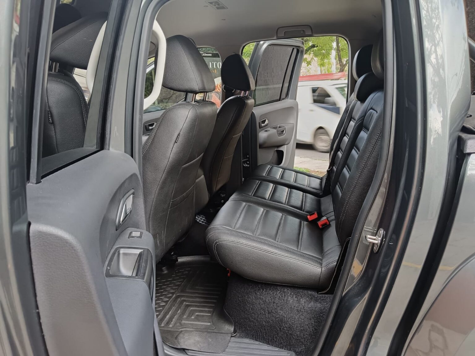 Volkswagen-Amarok-V6-2023-210KVG (18)