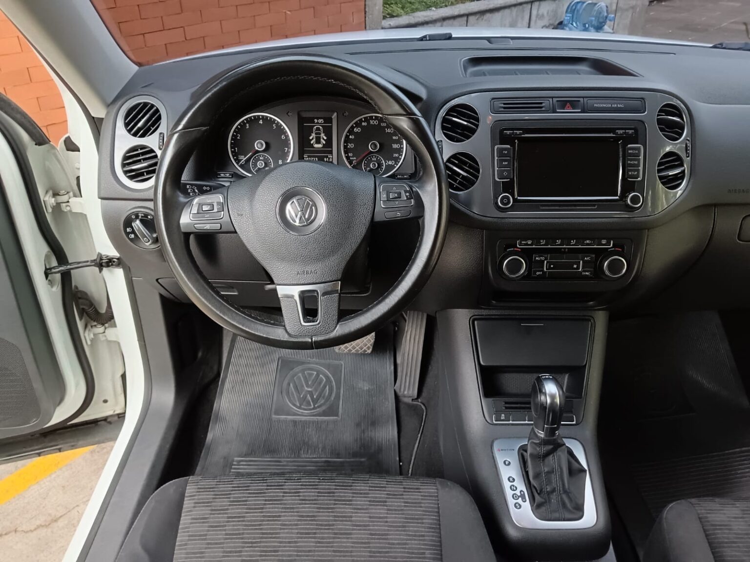 Volkswagen-Tiguan-2014-022FQY (11)