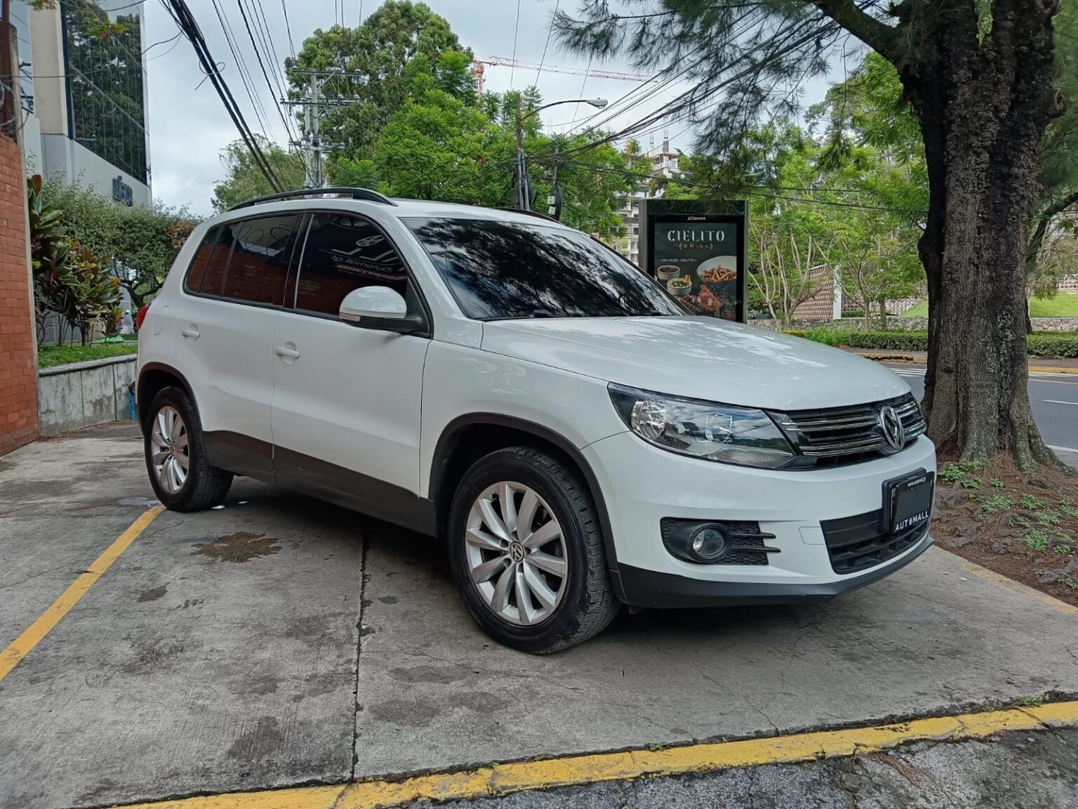 Volkswagen-Tiguan-2014-022FQY (13)