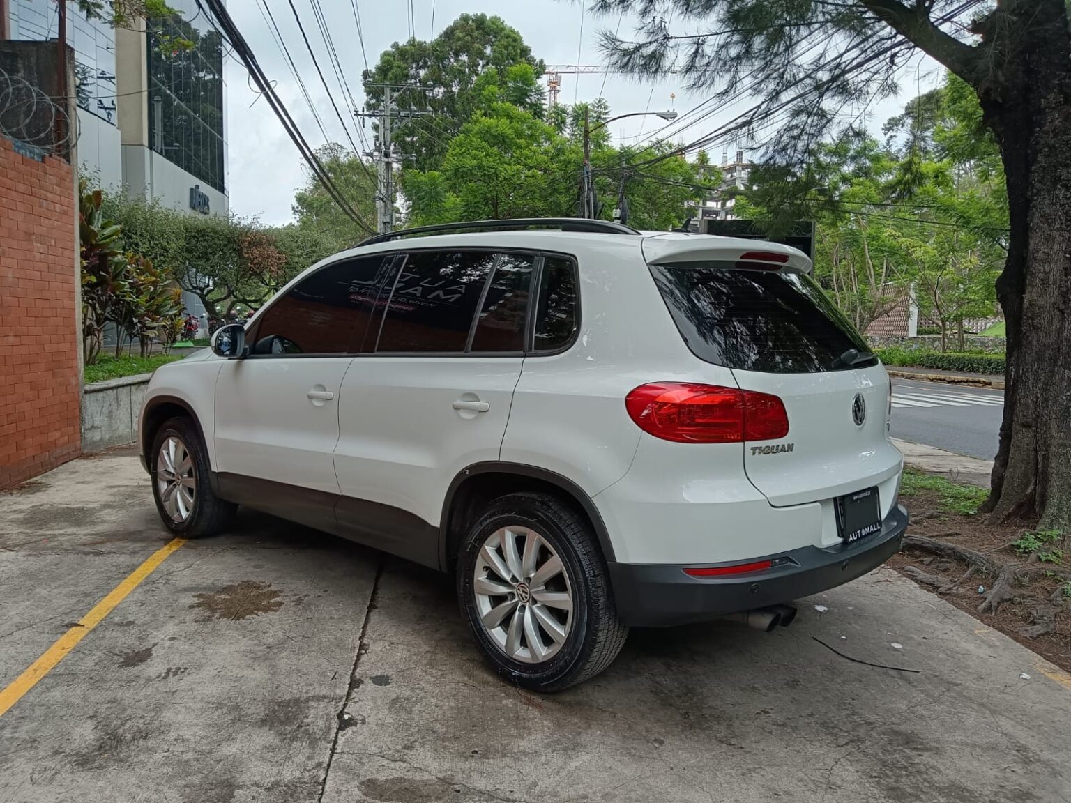 Volkswagen-Tiguan-2014-022FQY (2)