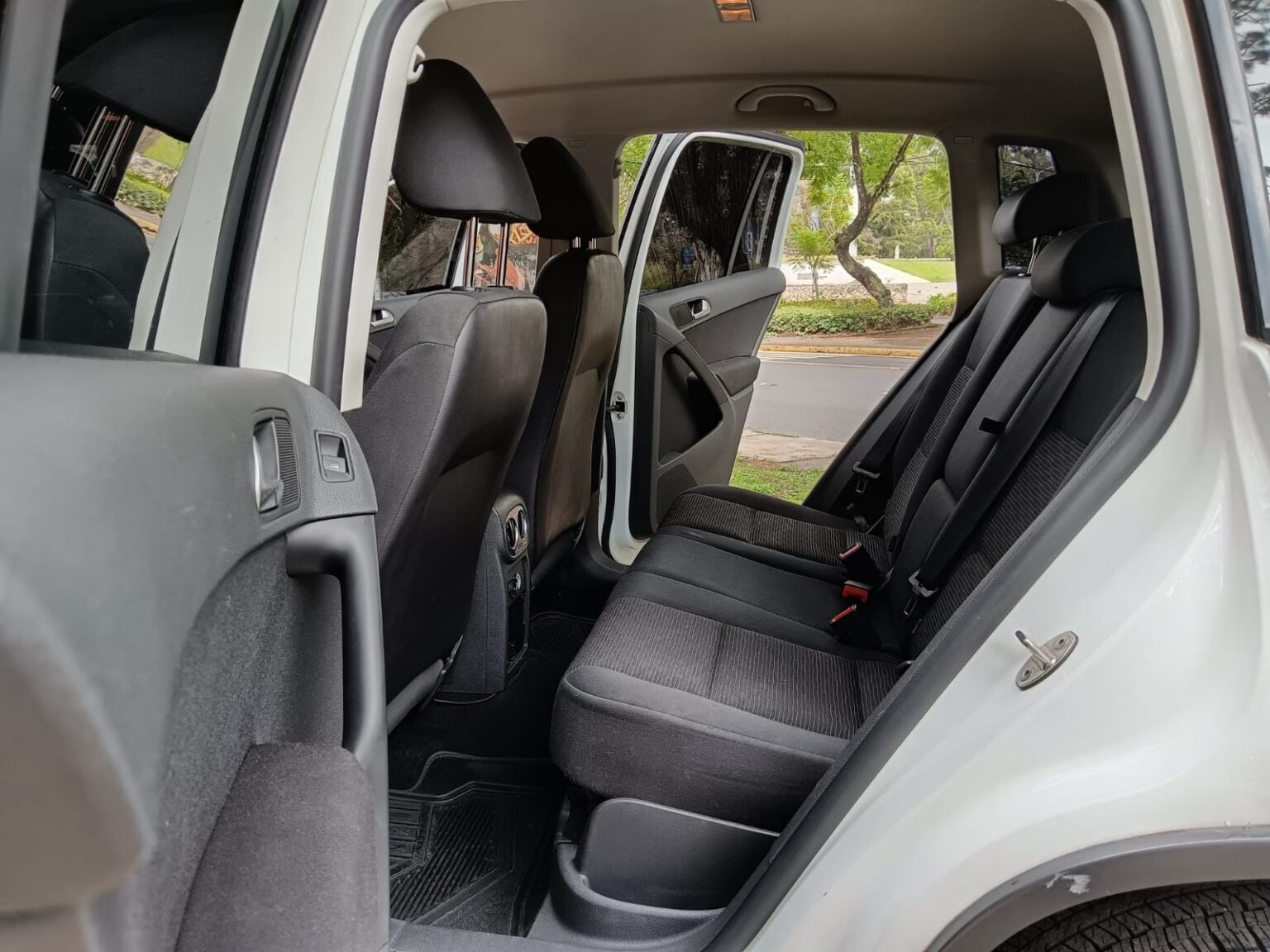 Volkswagen-Tiguan-2014-022FQY (6)