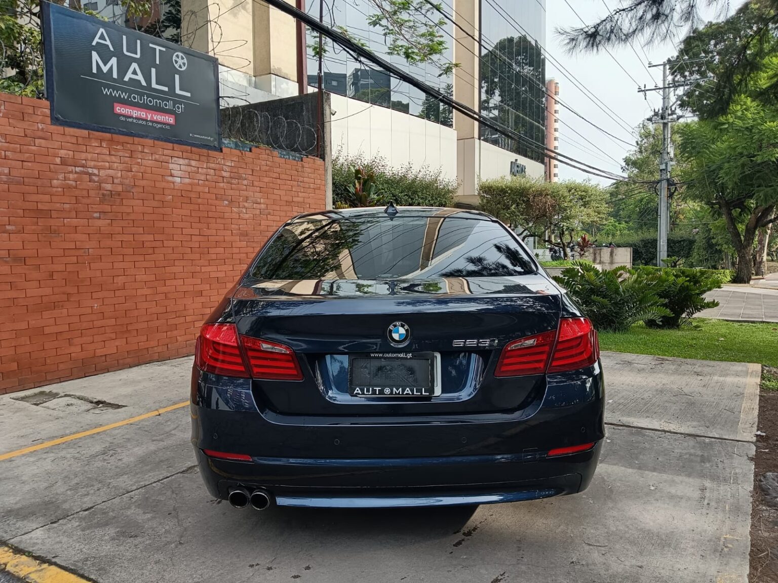 BMW-523i-2011-896fdg (1)