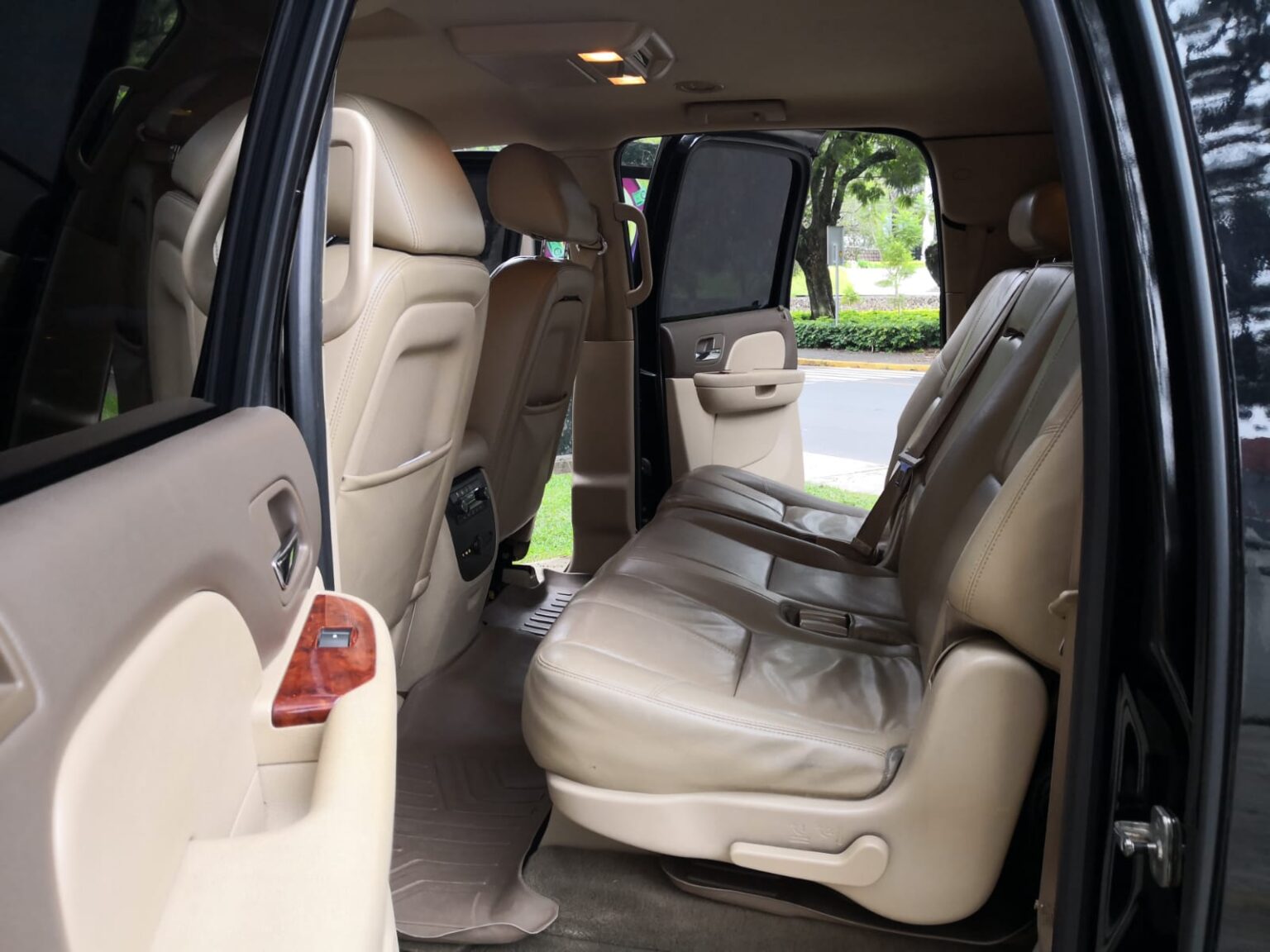 Chevrolet-Suburban-LT-2010-046DVX (11)