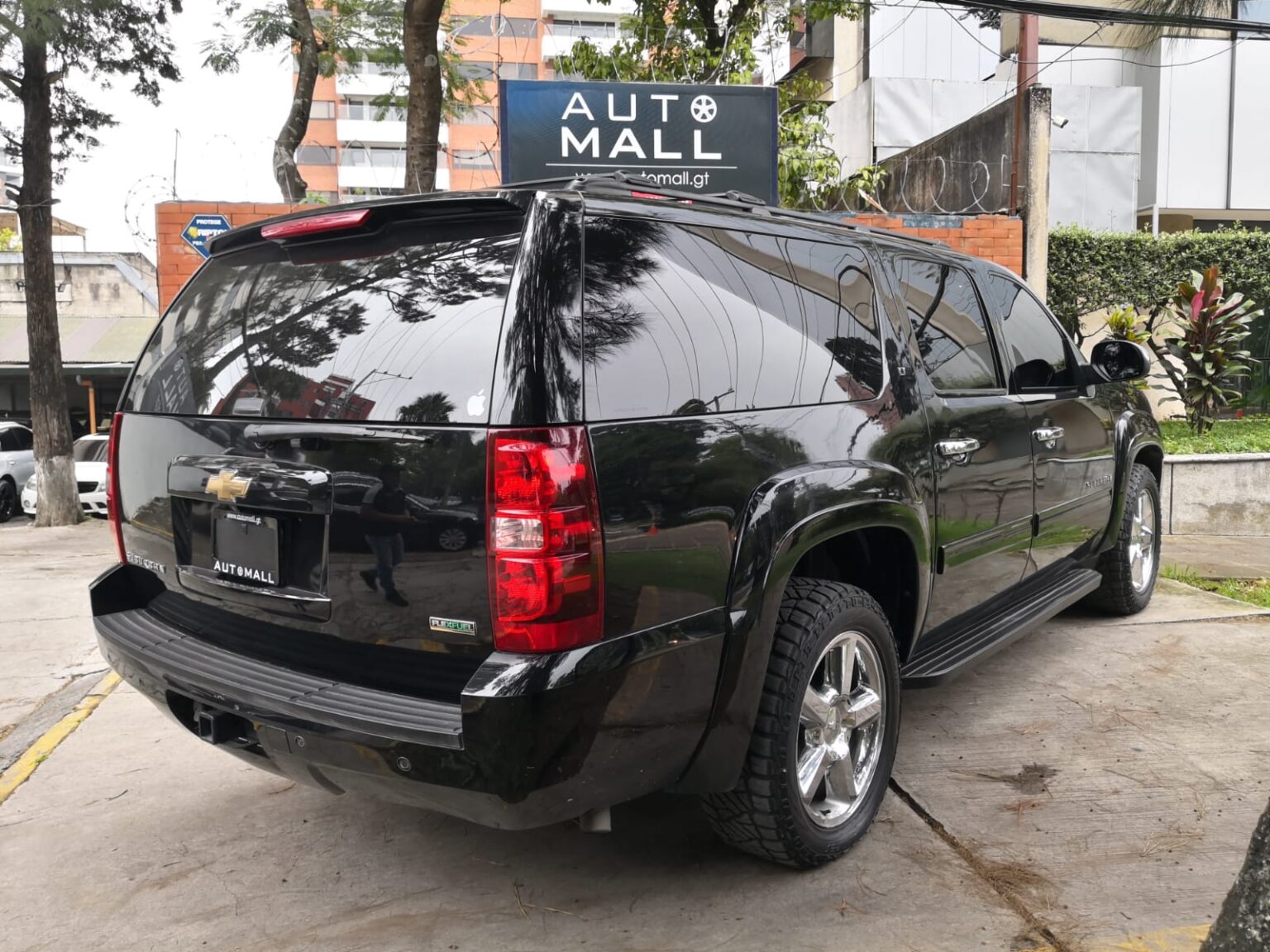 Chevrolet-Suburban-LT-2010-046DVX (13)