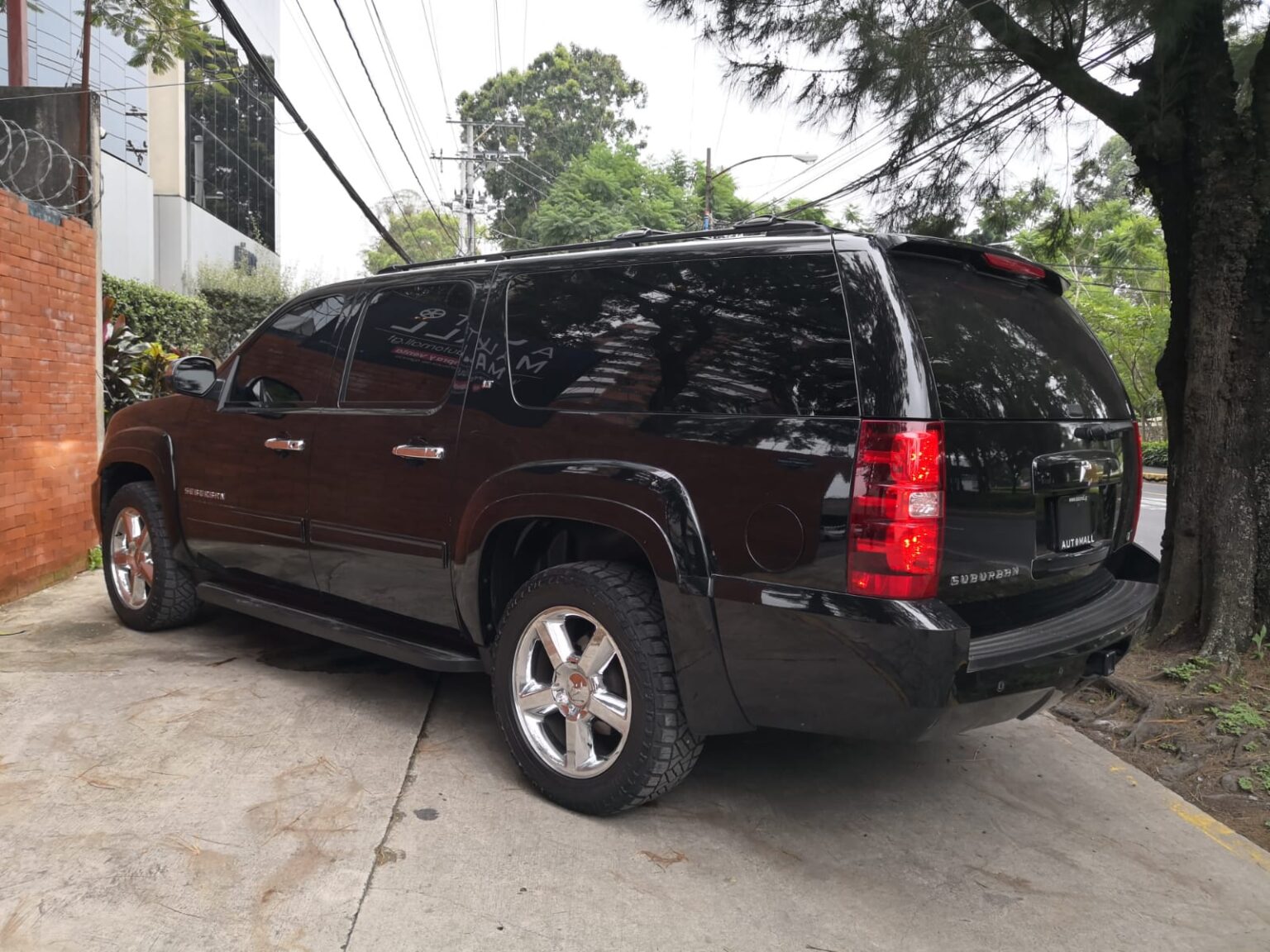 Chevrolet-Suburban-LT-2010-046DVX (15)