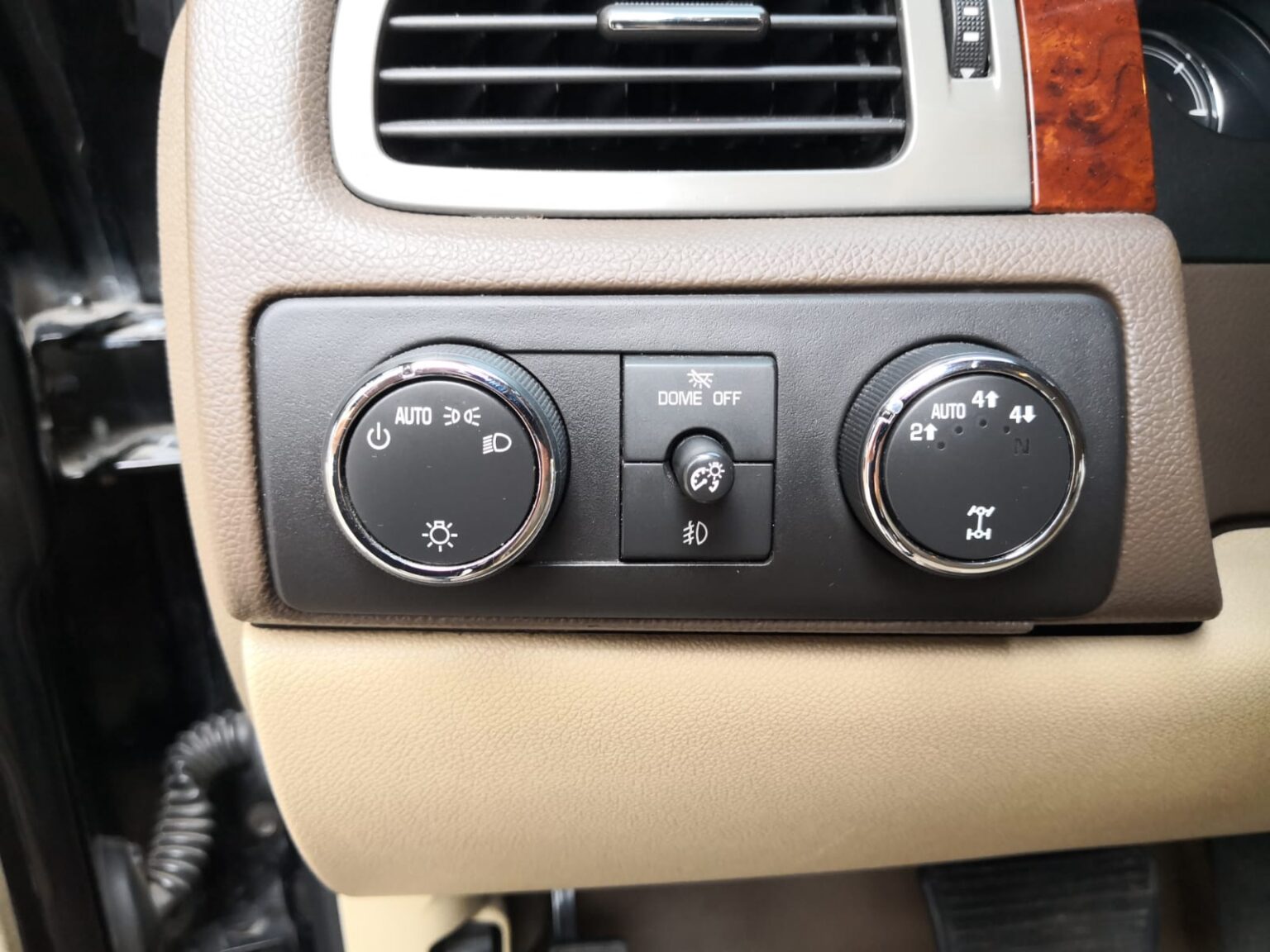 Chevrolet-Suburban-LT-2010-046DVX (17)