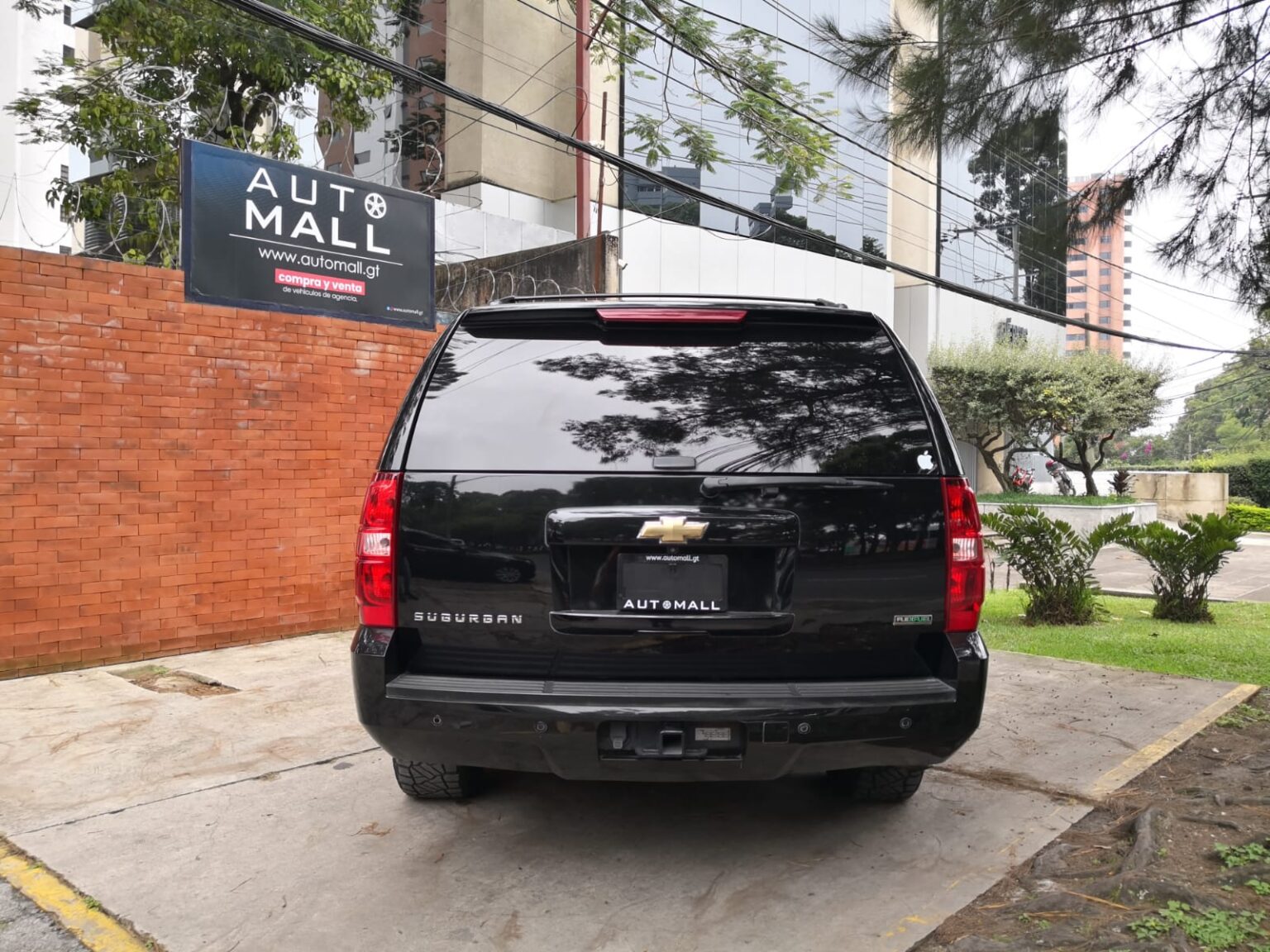 Chevrolet-Suburban-LT-2010-046DVX (19)