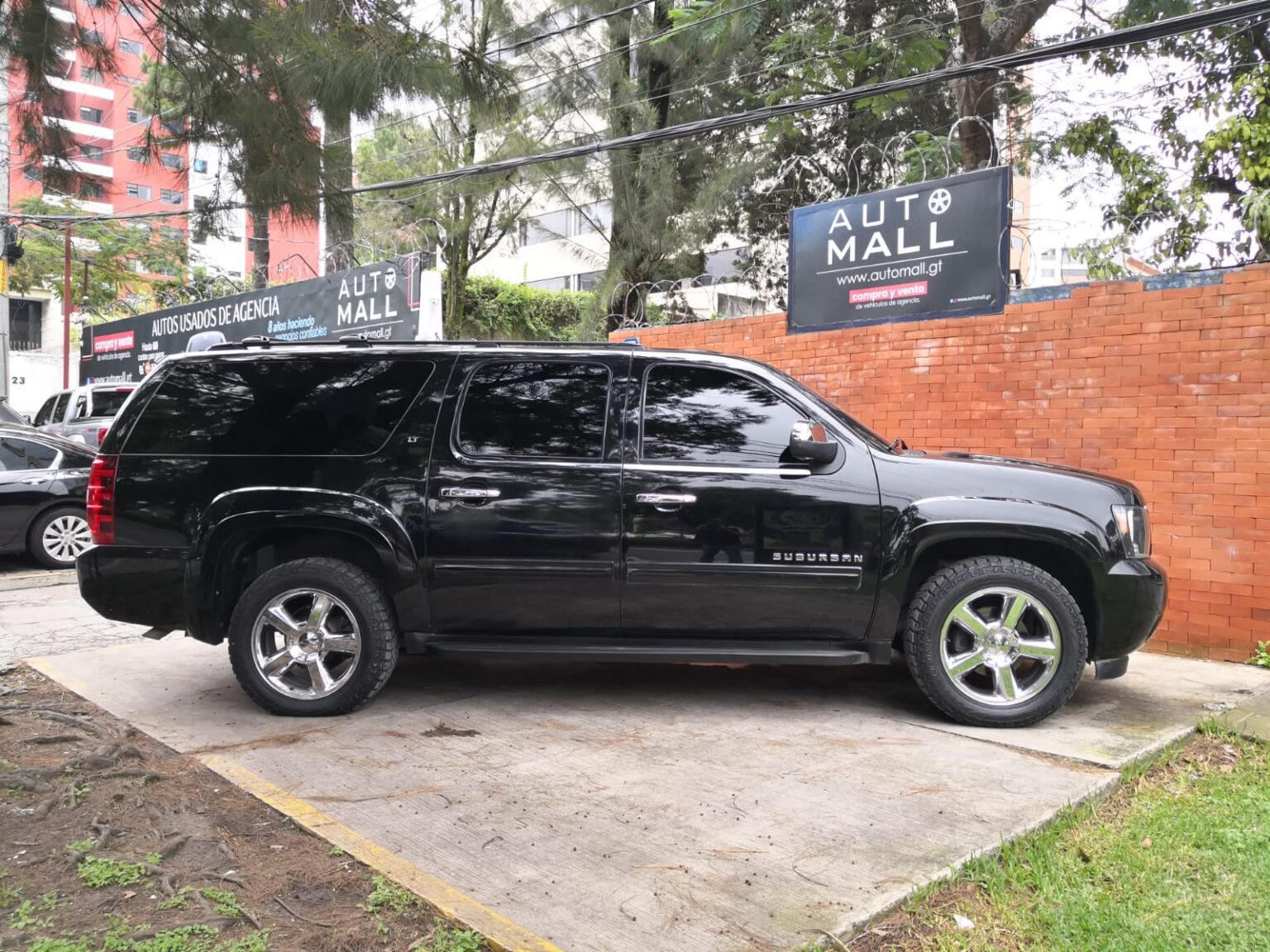 Chevrolet-Suburban-LT-2010-046DVX (20)