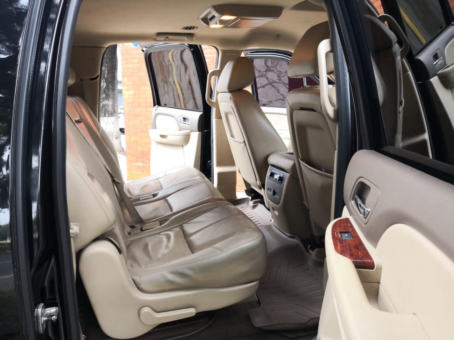 Chevrolet-Suburban-LT-2010-046DVX (3)