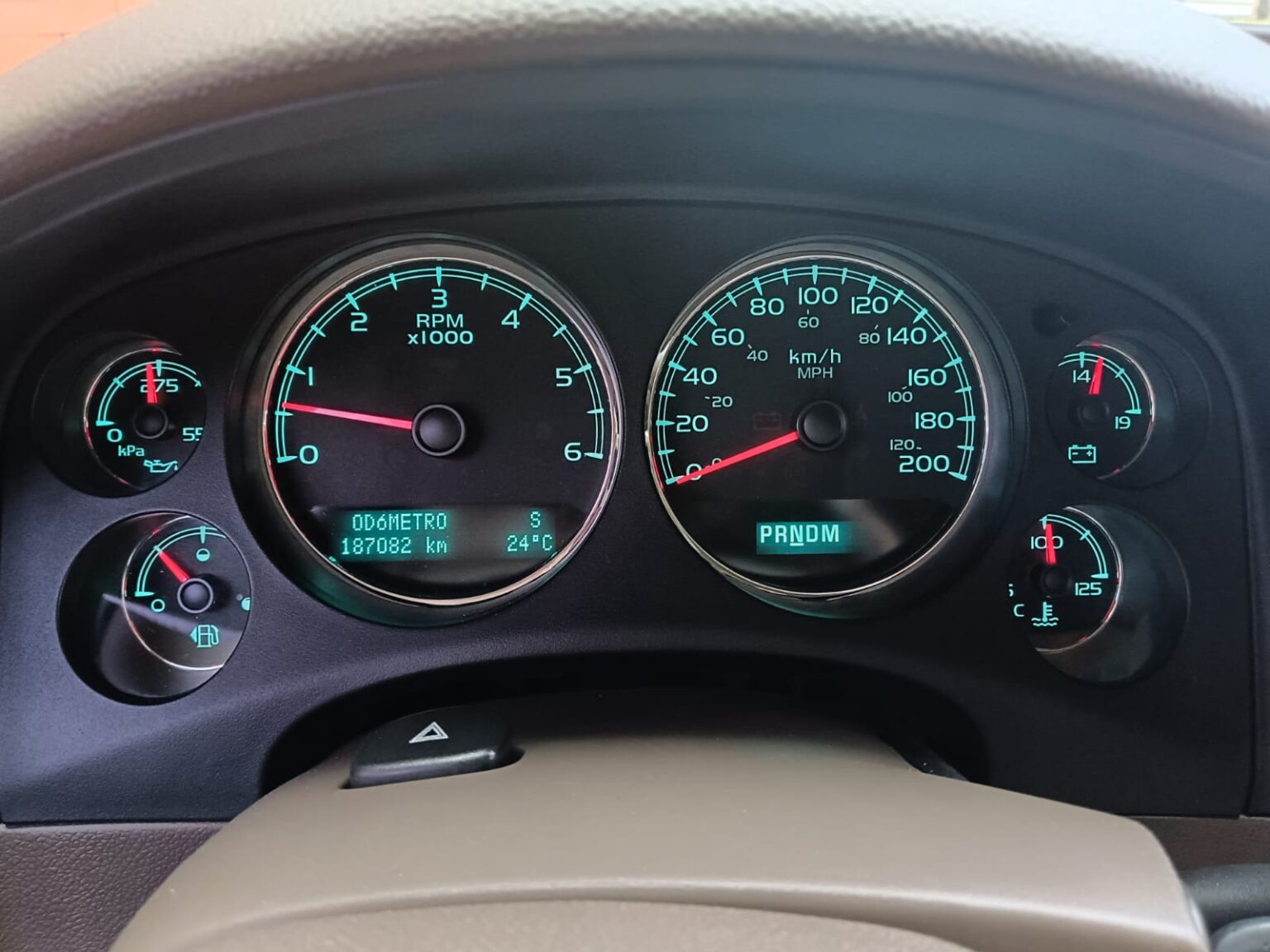 Chevrolet-Suburban-LT-2010-046DVX (6)