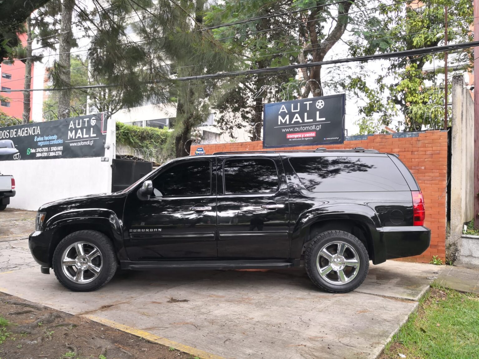 Chevrolet-Suburban-LT-2010-046DVX (8)