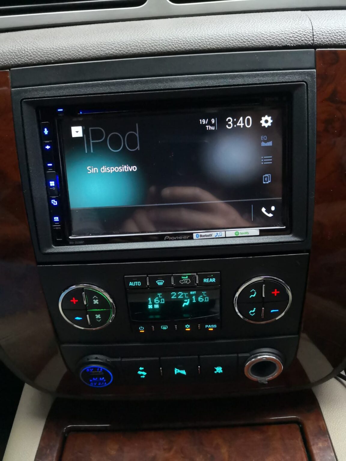 Chevrolet-Suburban-LT-2010-046DVX (9)