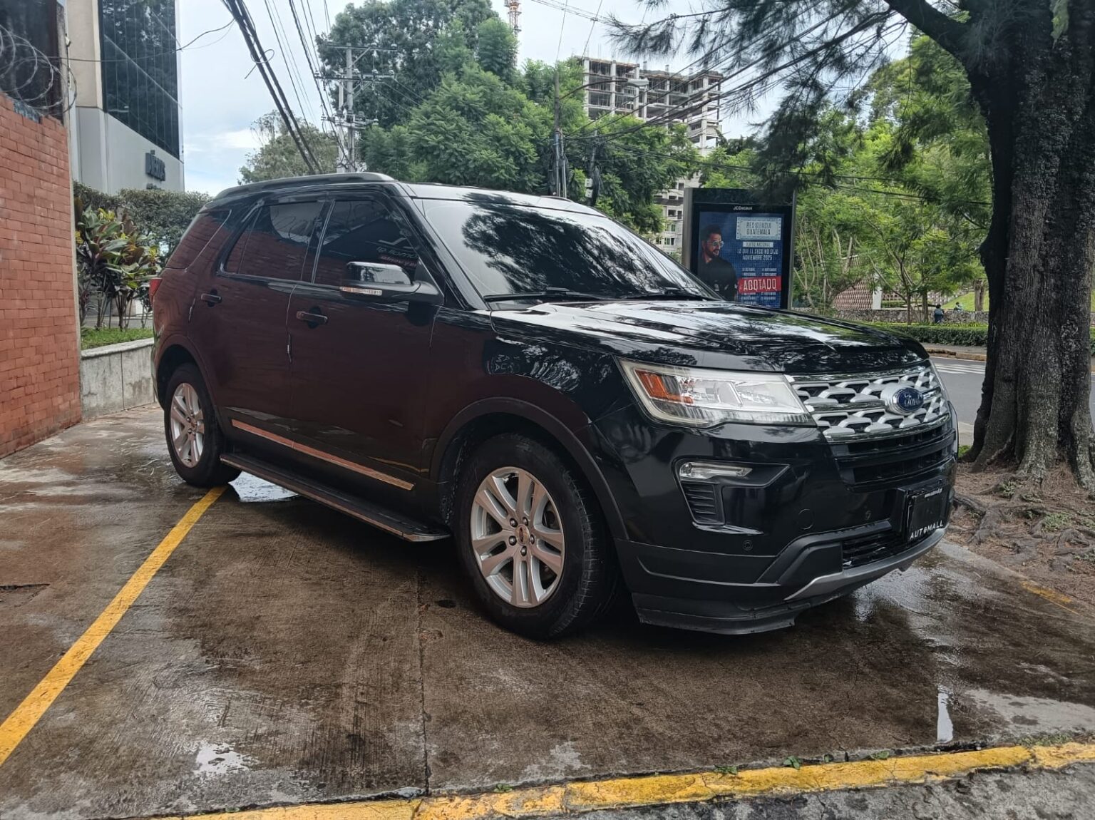 Ford-Explorer-XLT-2018-581JNC (1)