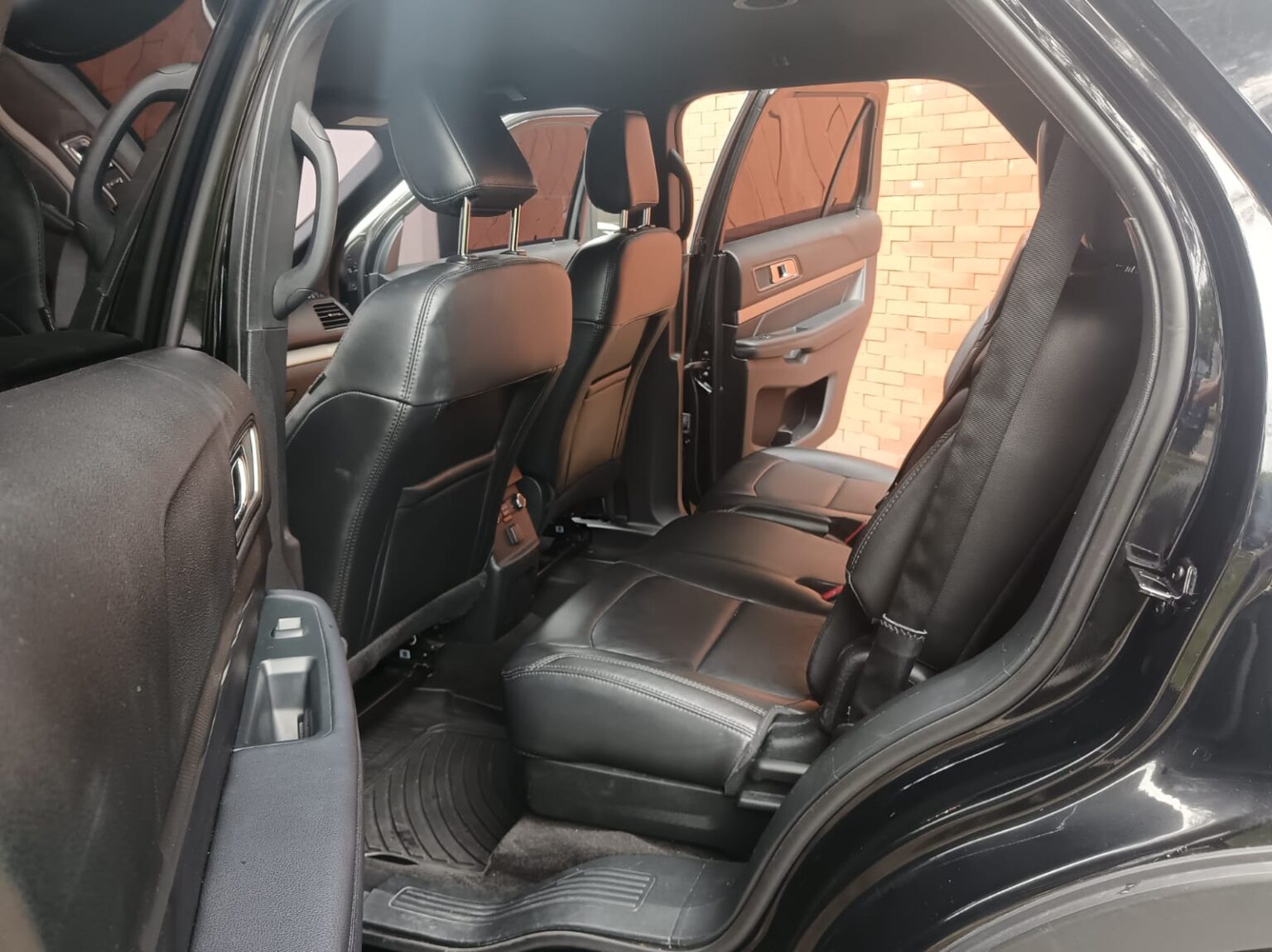 Ford-Explorer-XLT-2018-581JNC (10)