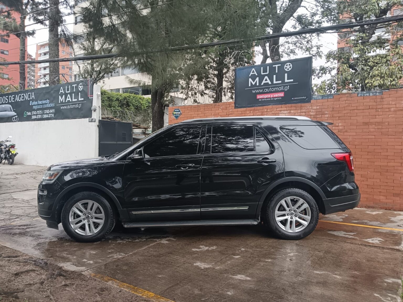 Ford-Explorer-XLT-2018-581JNC (3)