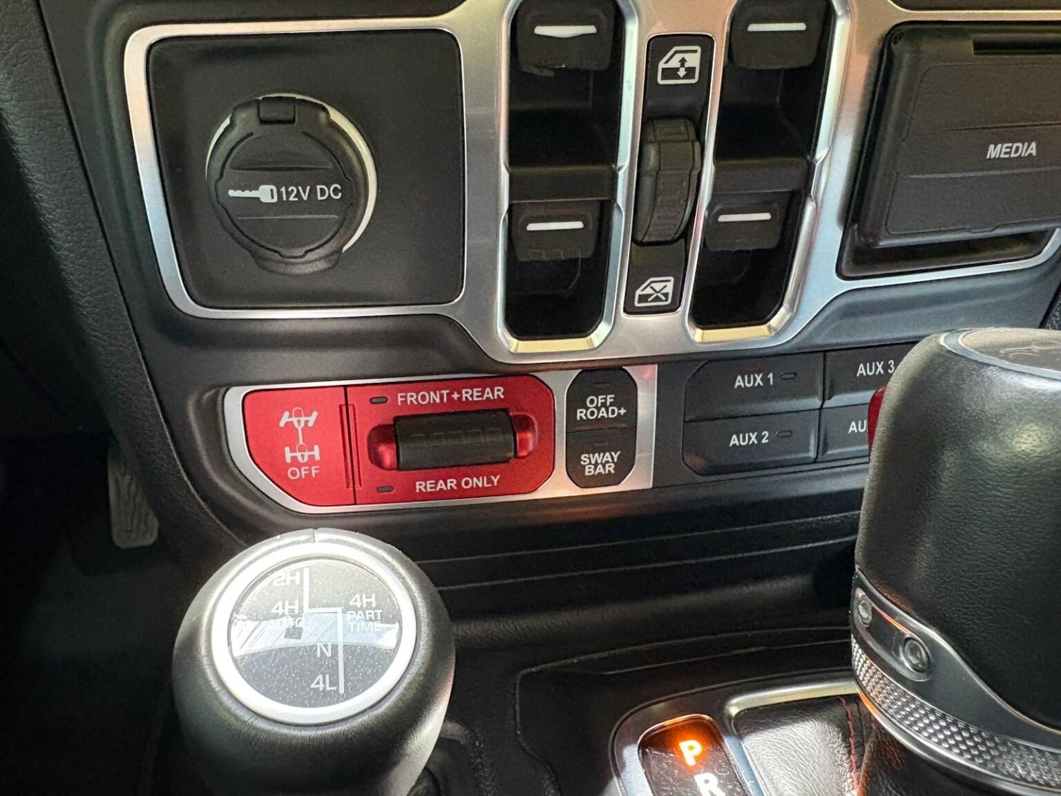 Jeep-Gladiator-Rubicon-2023-520KGH (14)