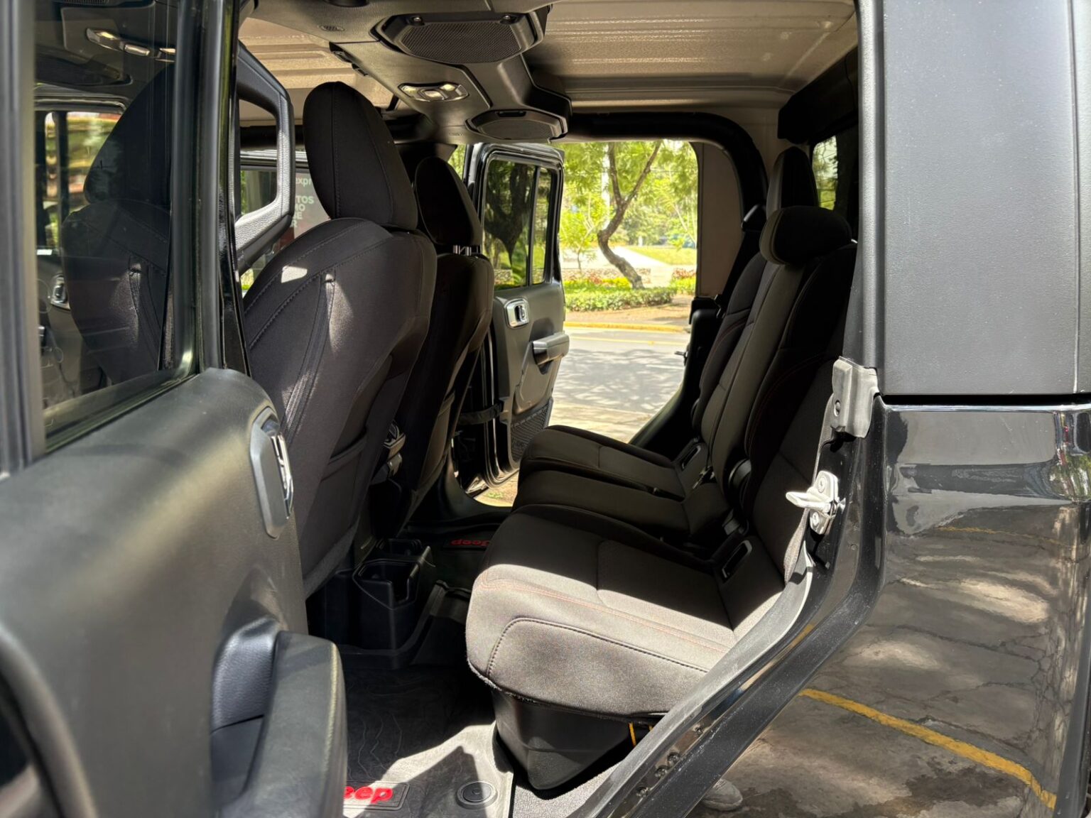 Jeep-Gladiator-Rubicon-2023-520KGH (9)